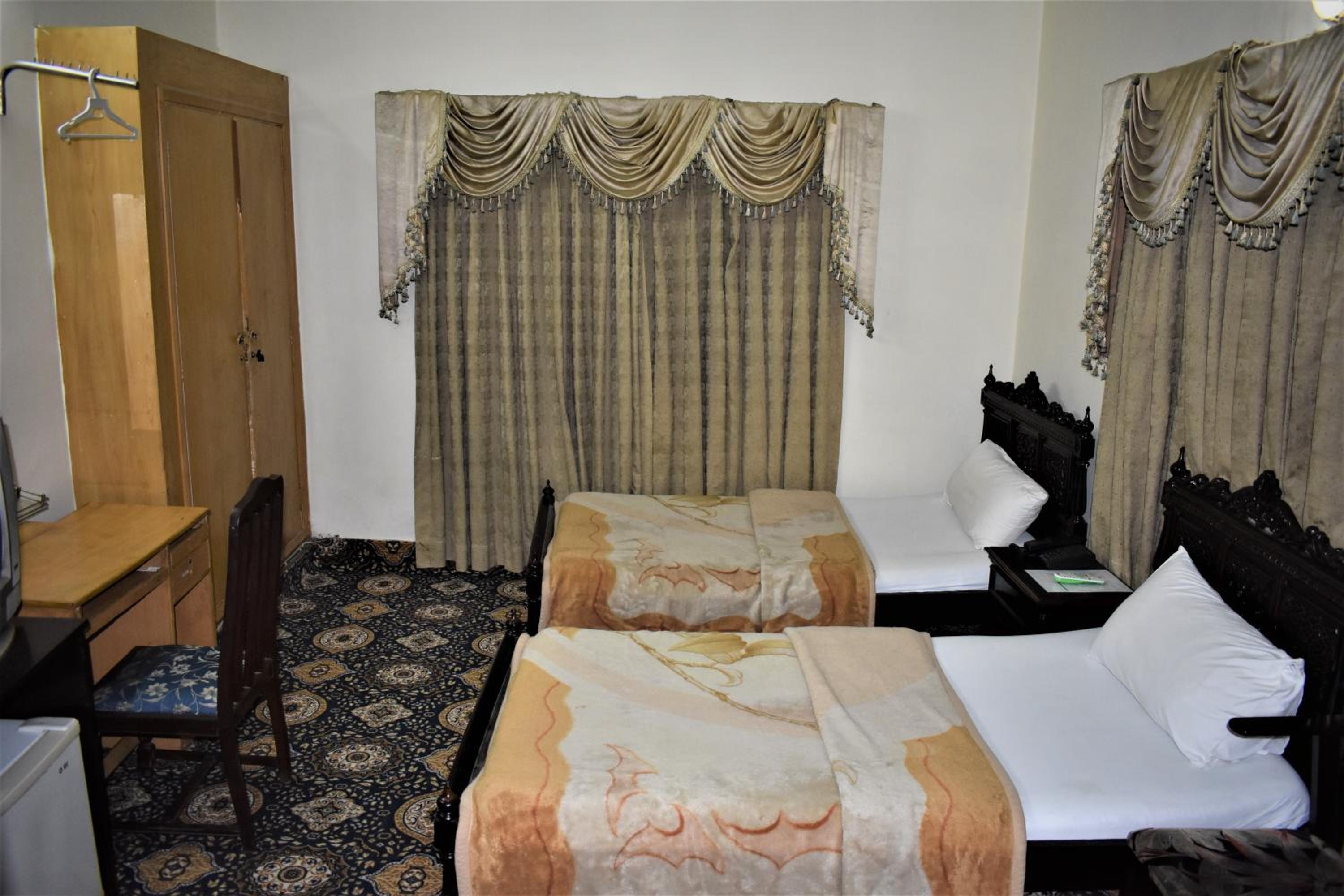 Twin Room - Photo 4