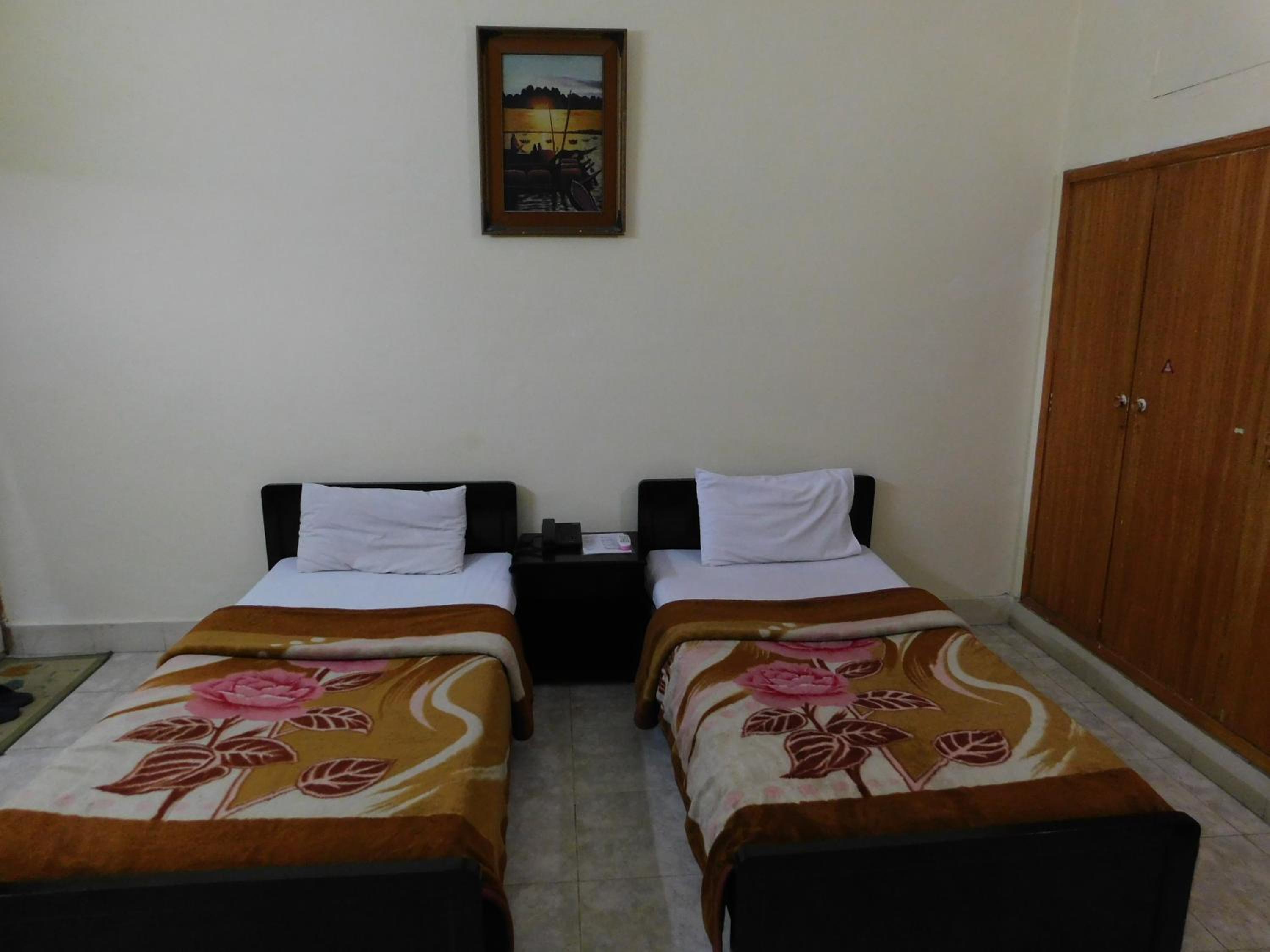 Twin Room - Photo 5