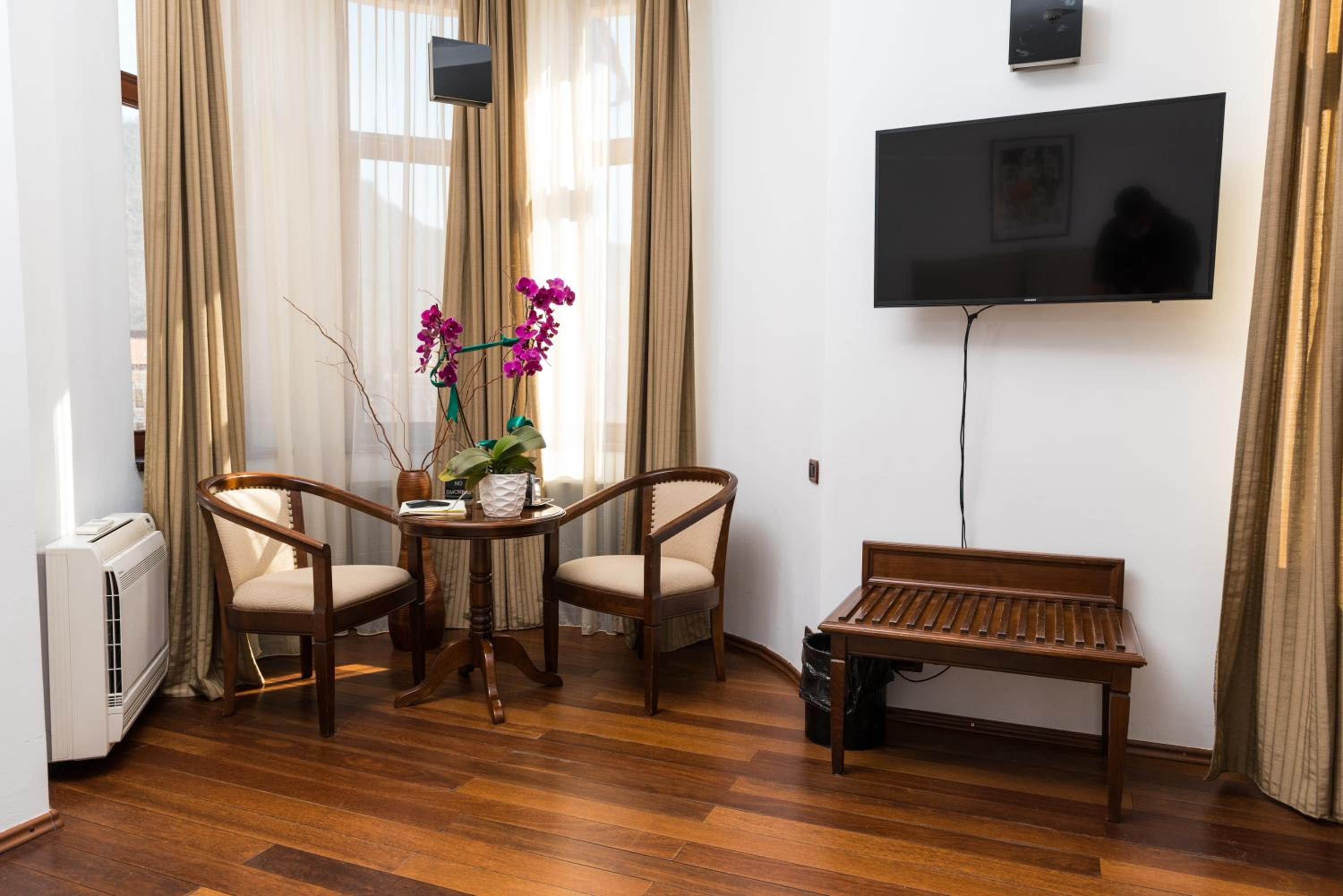 Standard Double Room - Photo 8