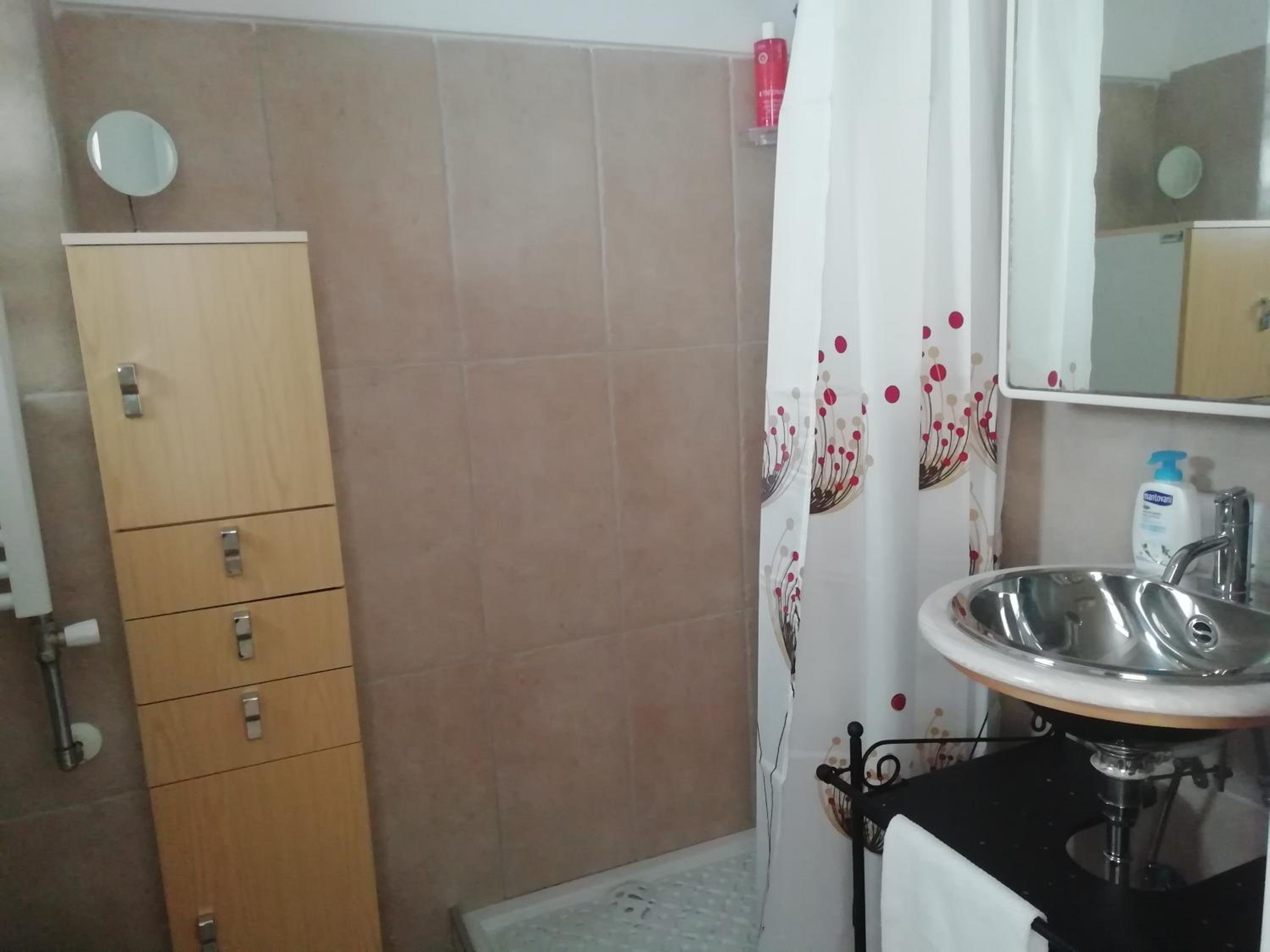 One-Bedroom House - Photo 4