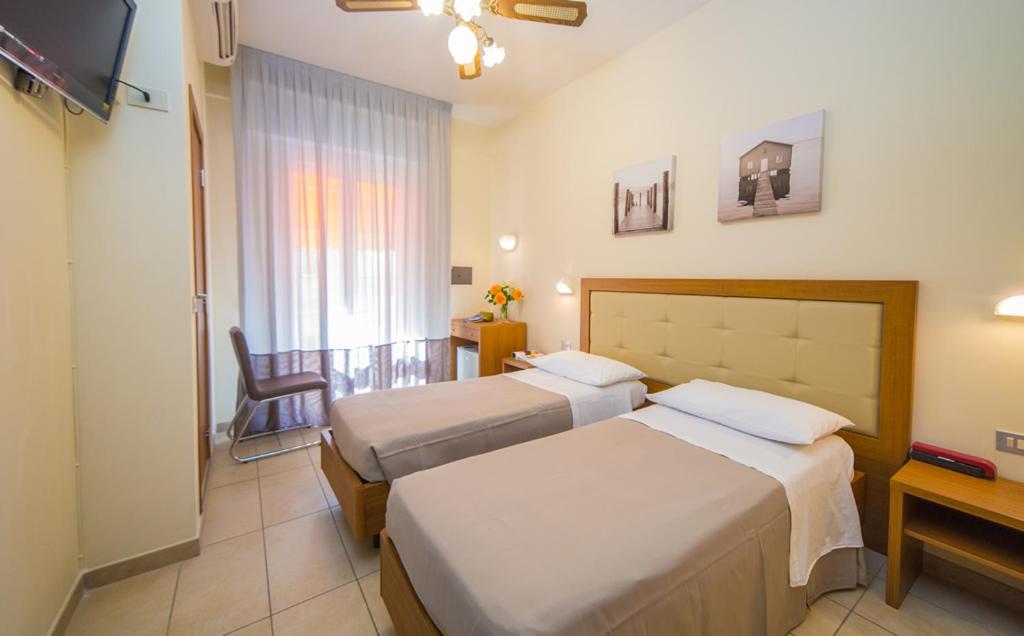 Twin Room - Photo 2