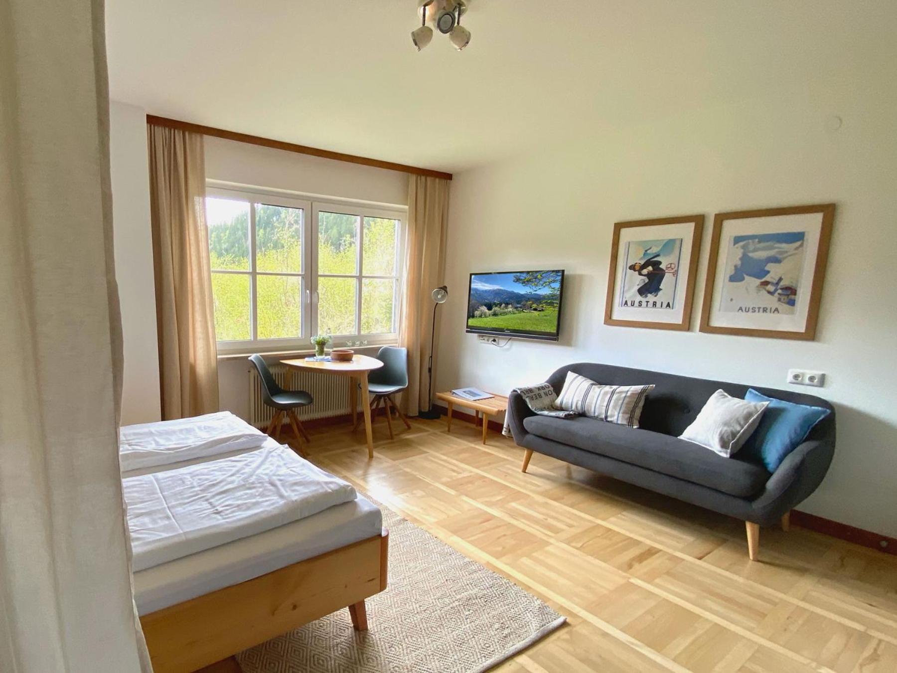 Apartment with Mountain View