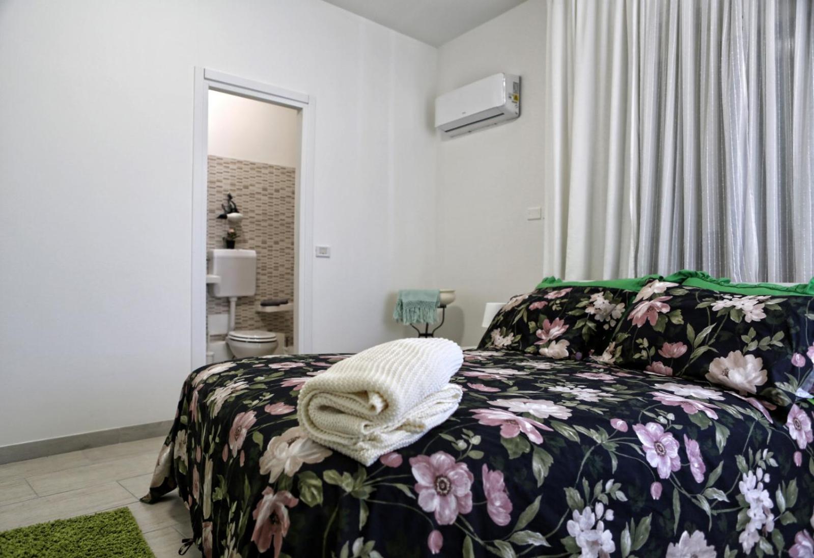 Junior Suite with Balcony - Photo 1