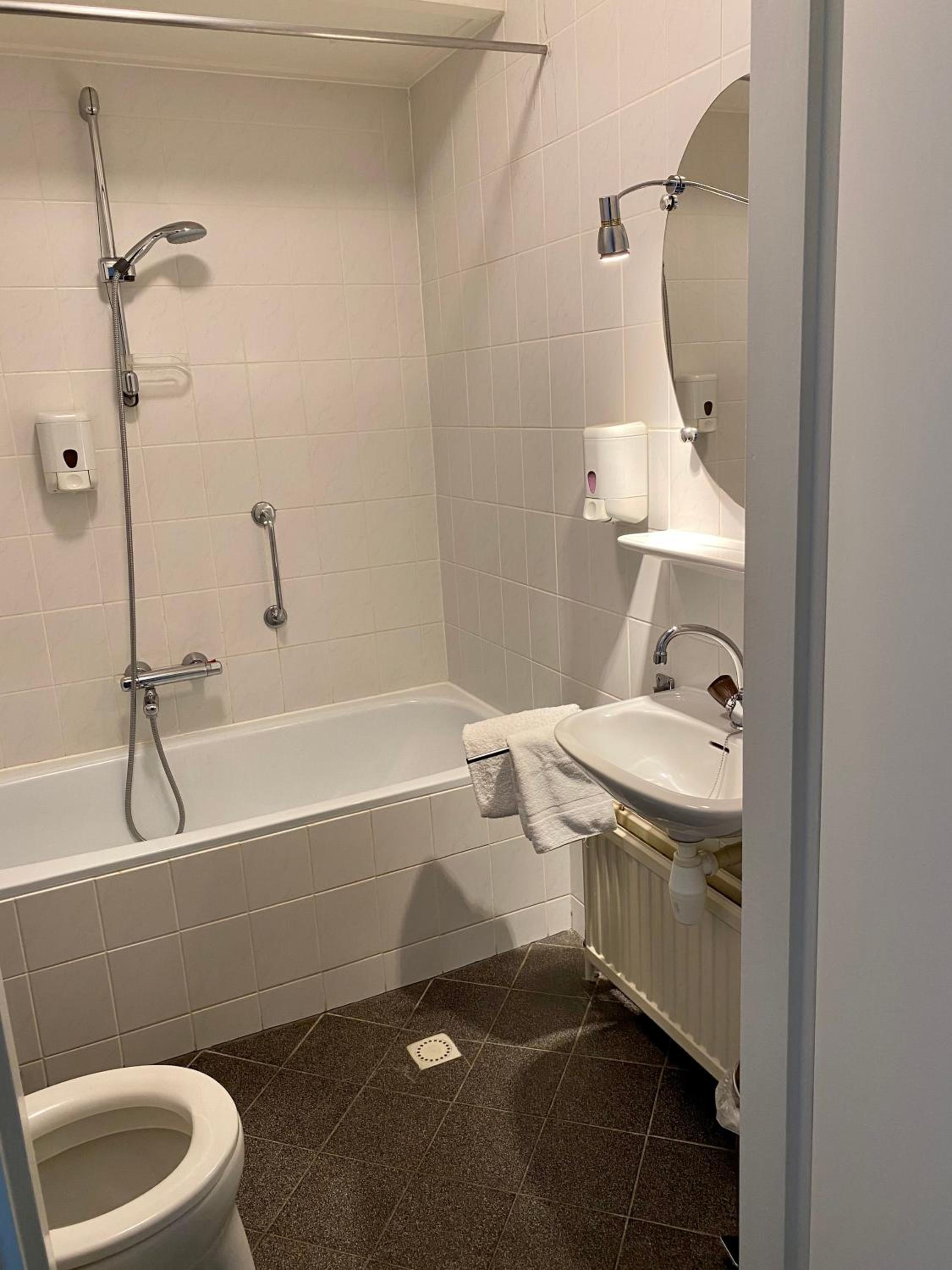 Suite - Photo 8