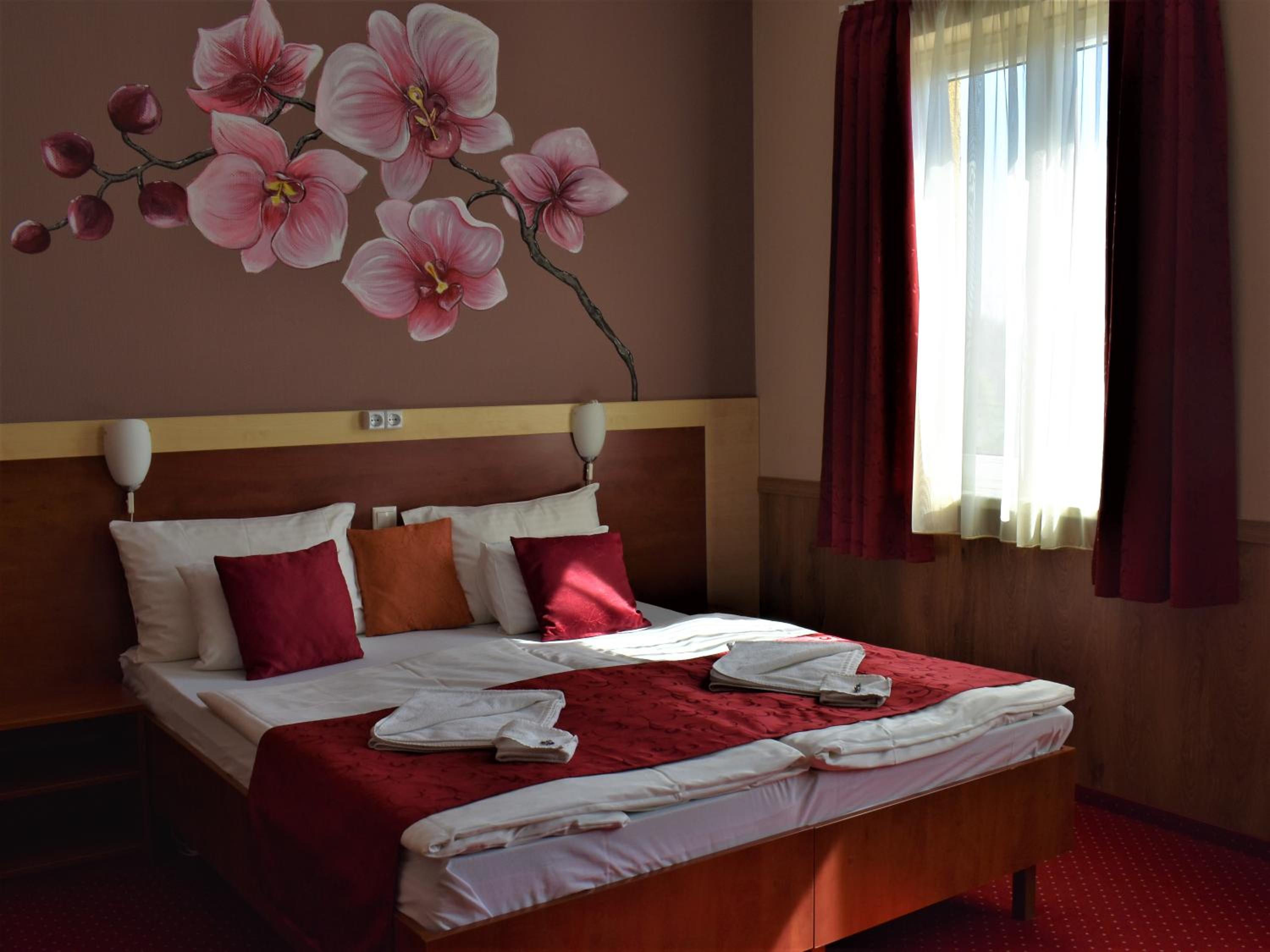Double or Twin Room - Photo 13