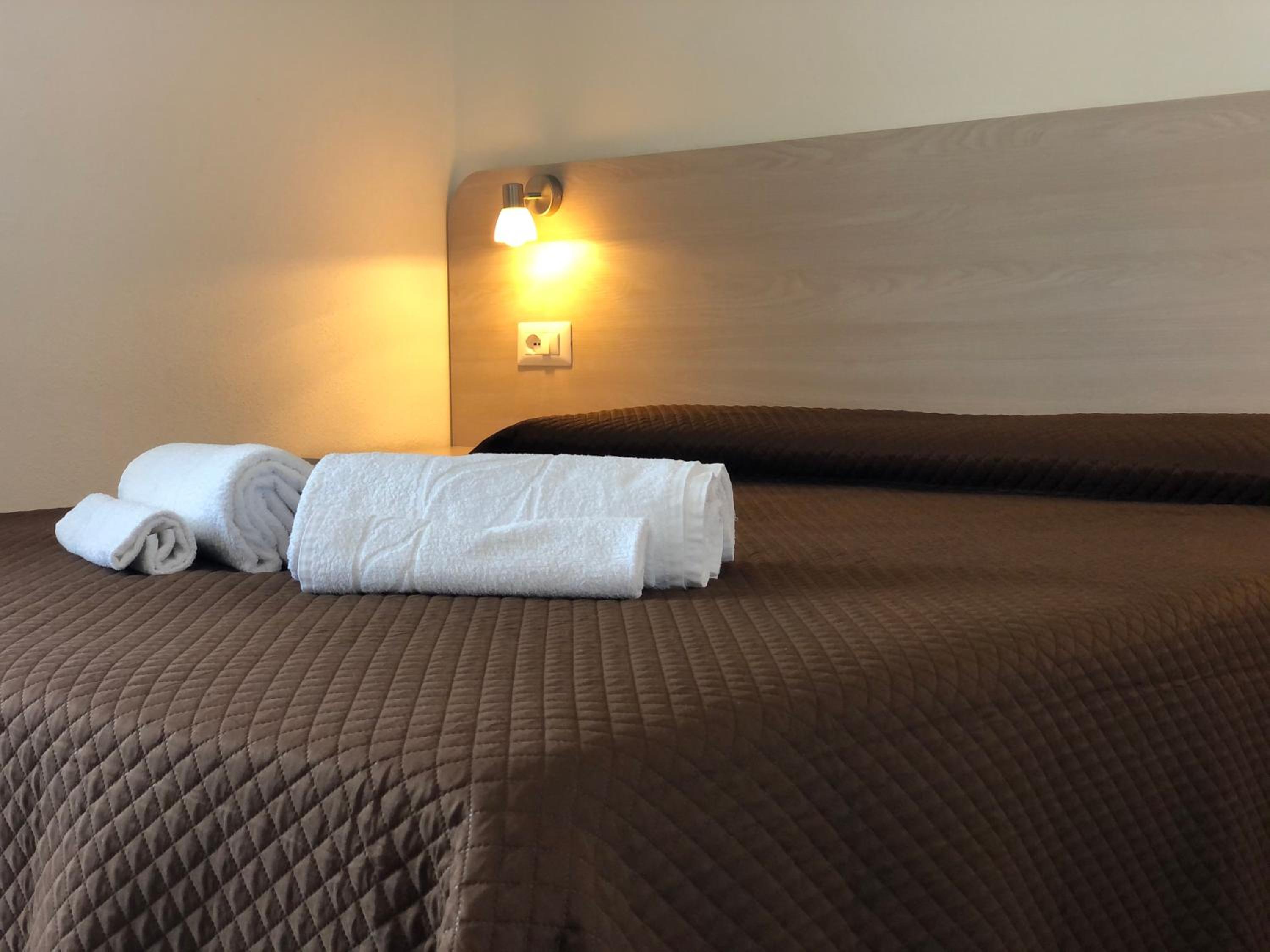Double Room with Balcony - Photo 7