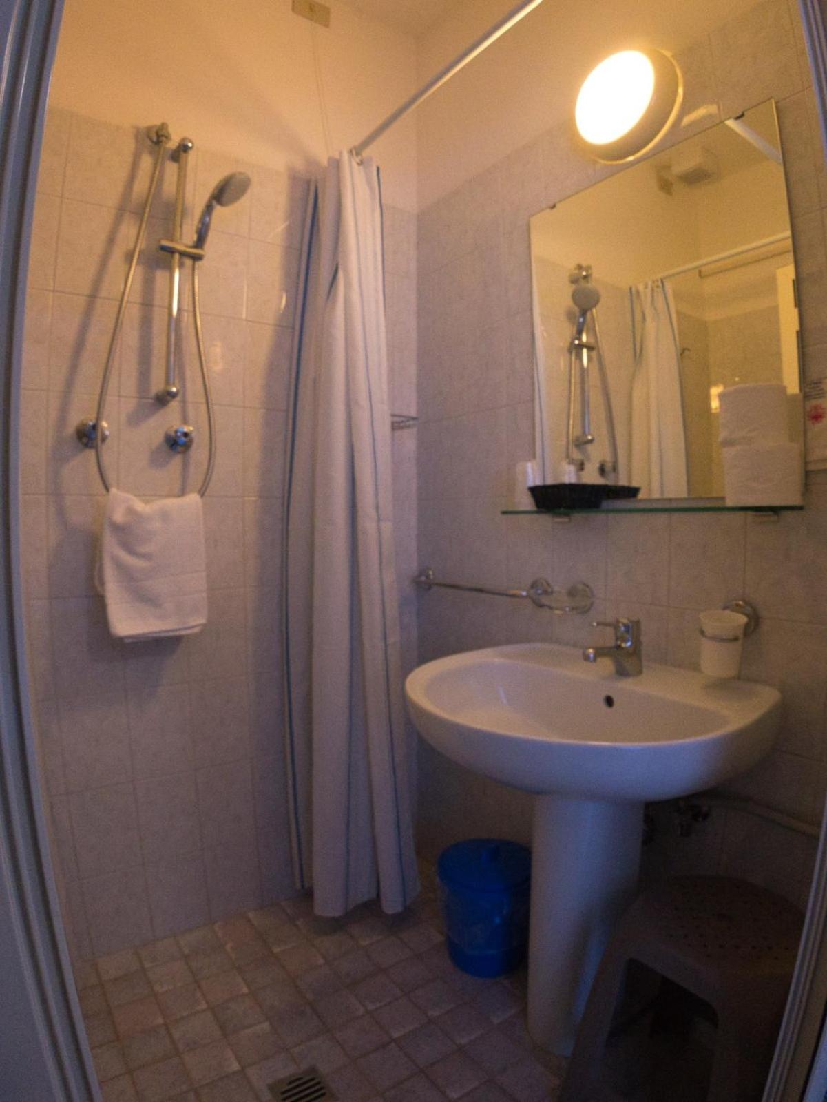 Double or Twin Room photo 3