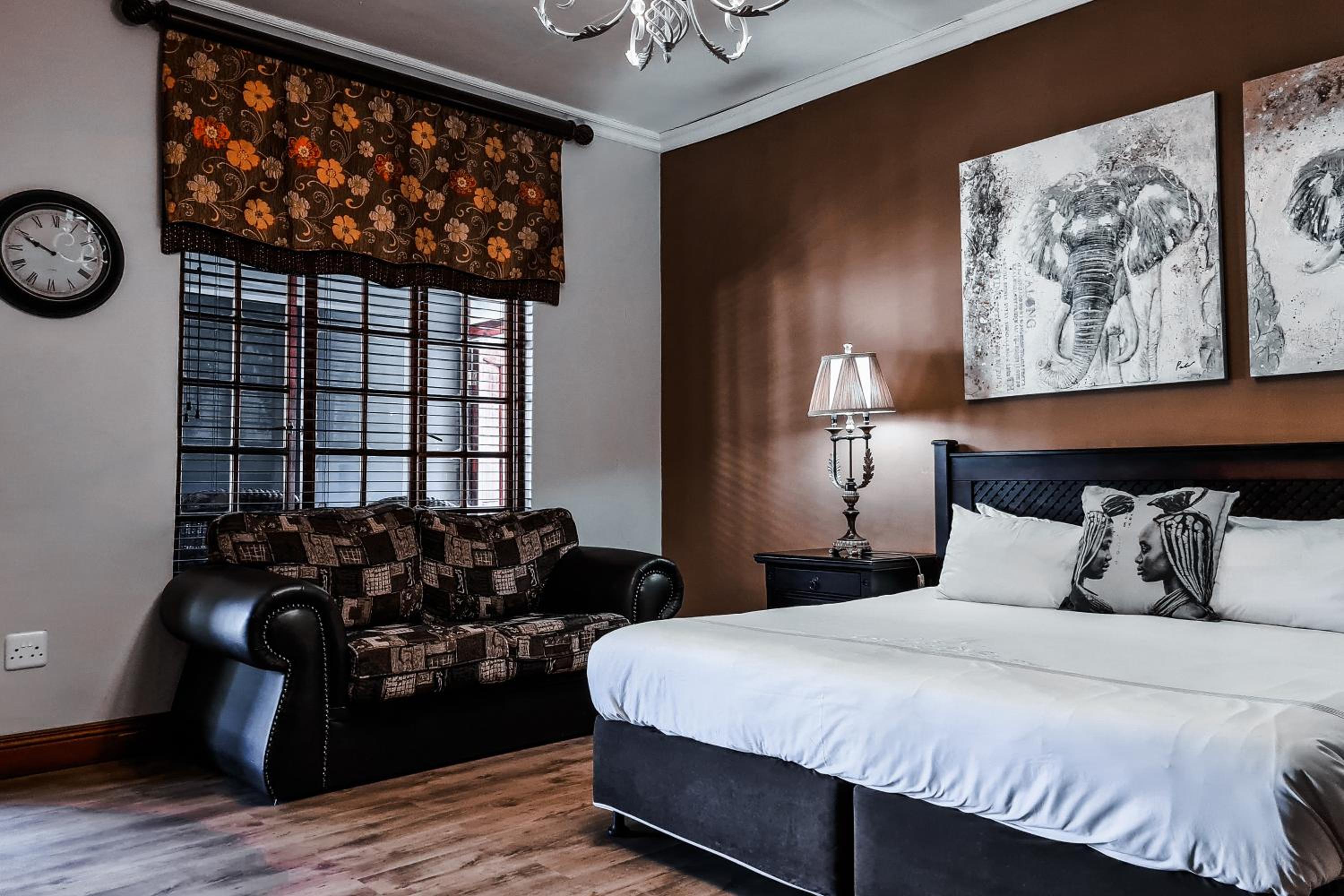 Deluxe King Room - Photo 4