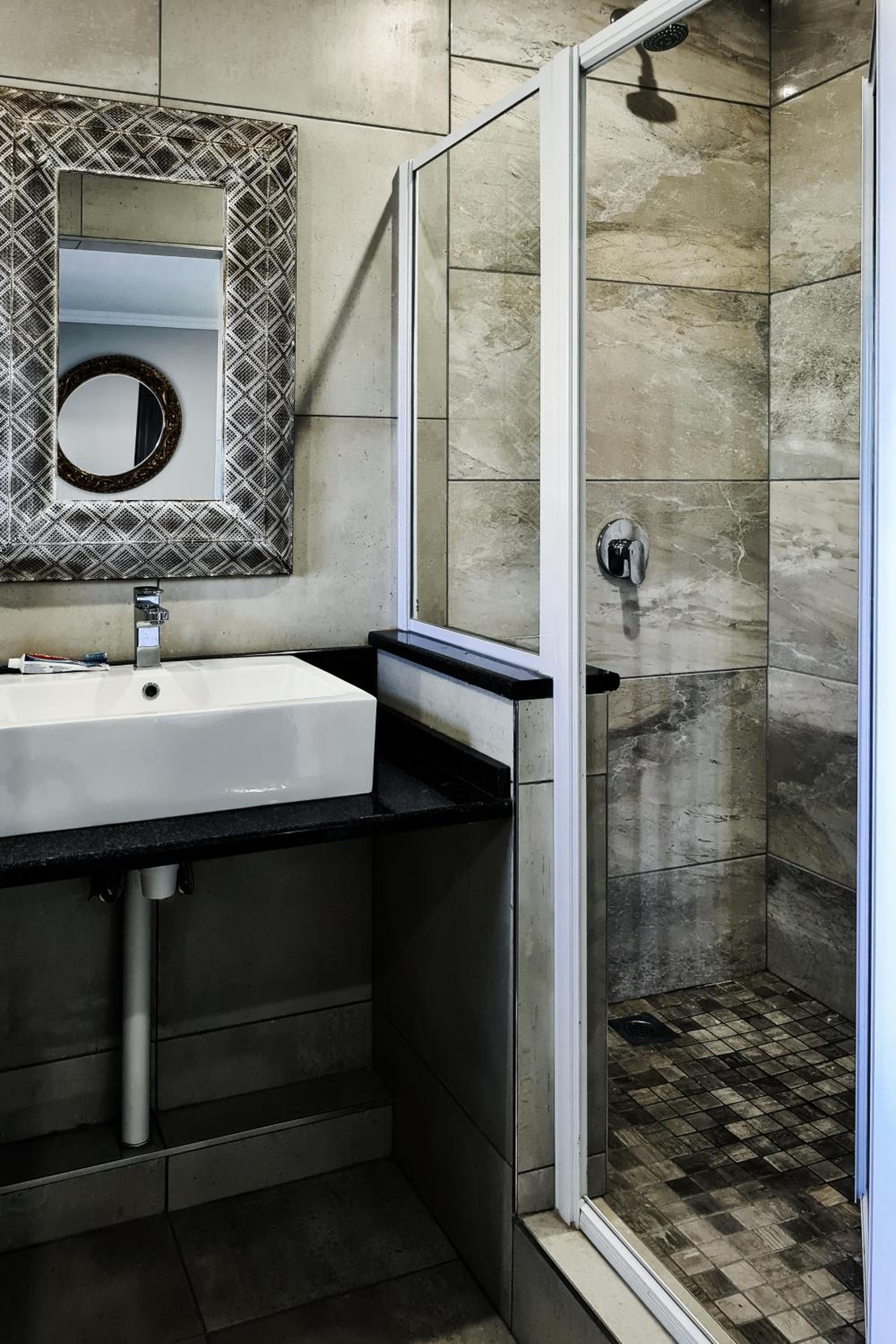 Double Room - Photo 16