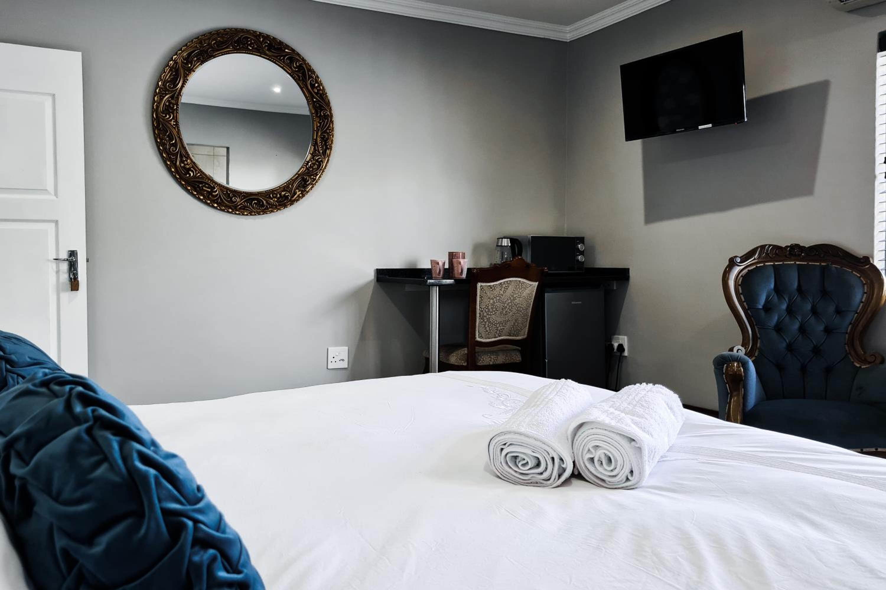 Double Room - Photo 17