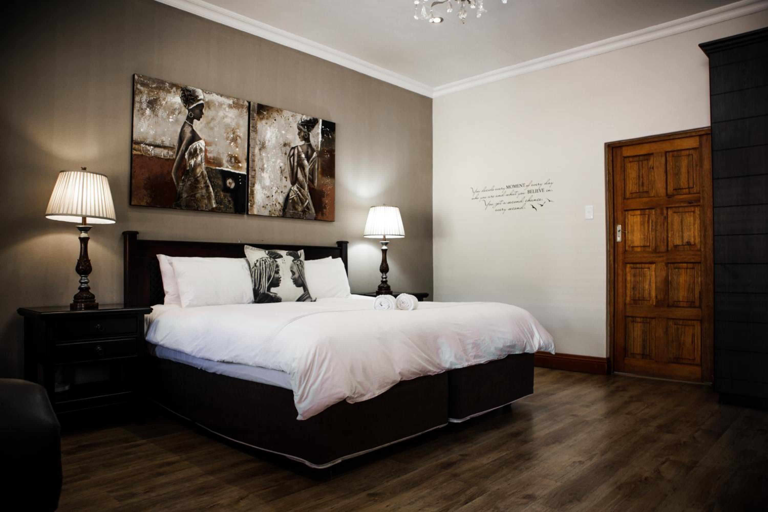 Deluxe King Room - Photo 5