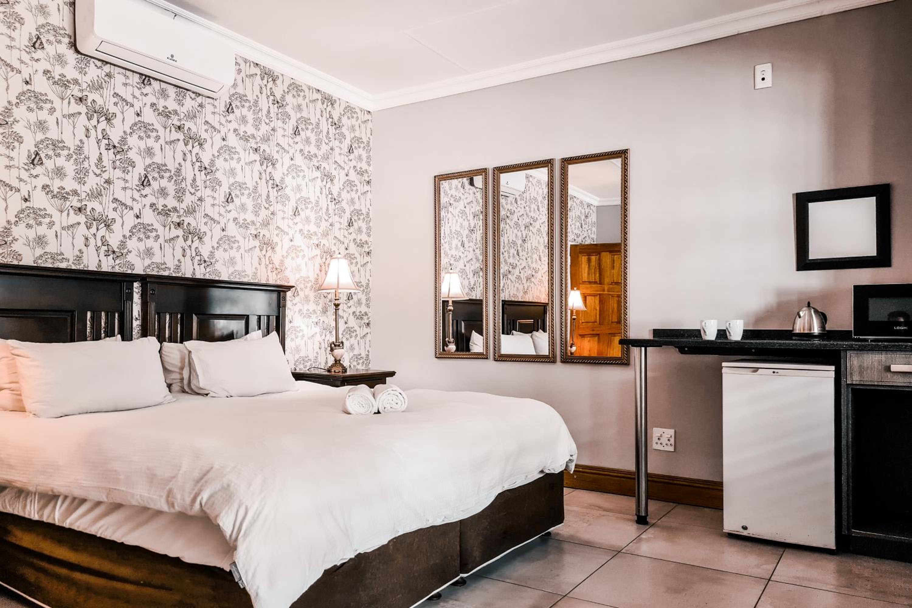 Double Room - Photo 22