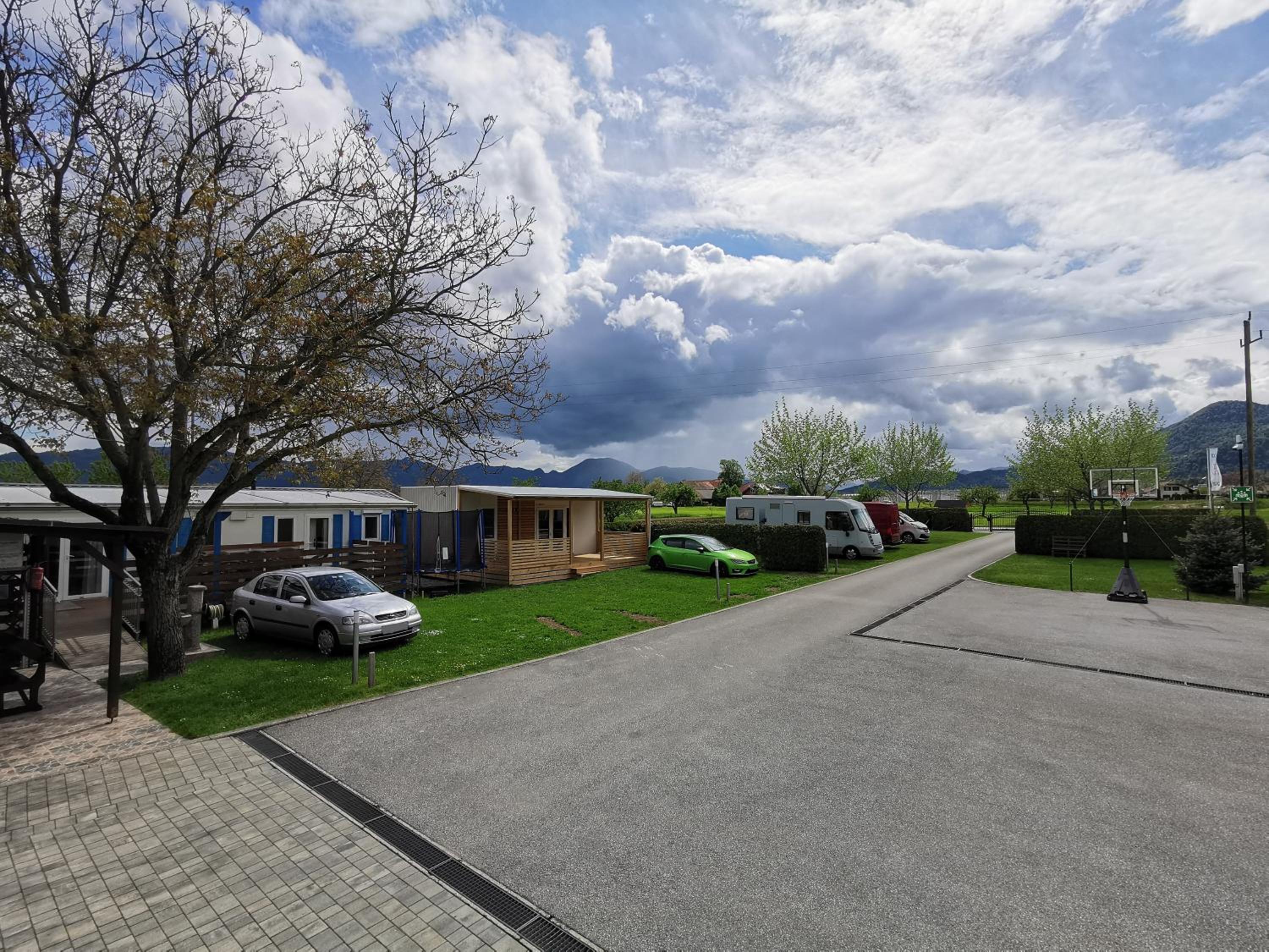 Mobile Home - Photo 11