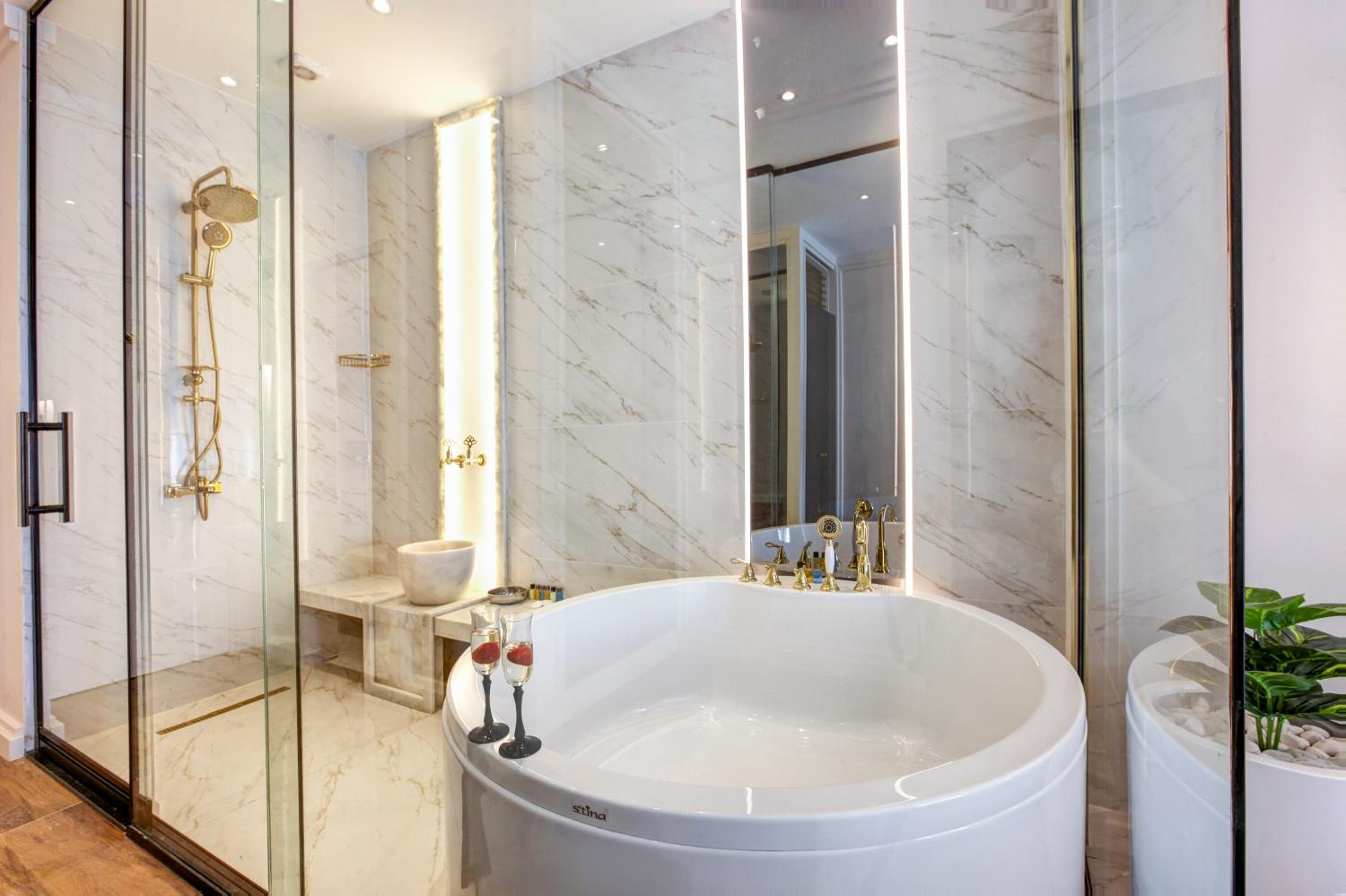 King Suite with Turkish Hammam and Bath Tub photo 2