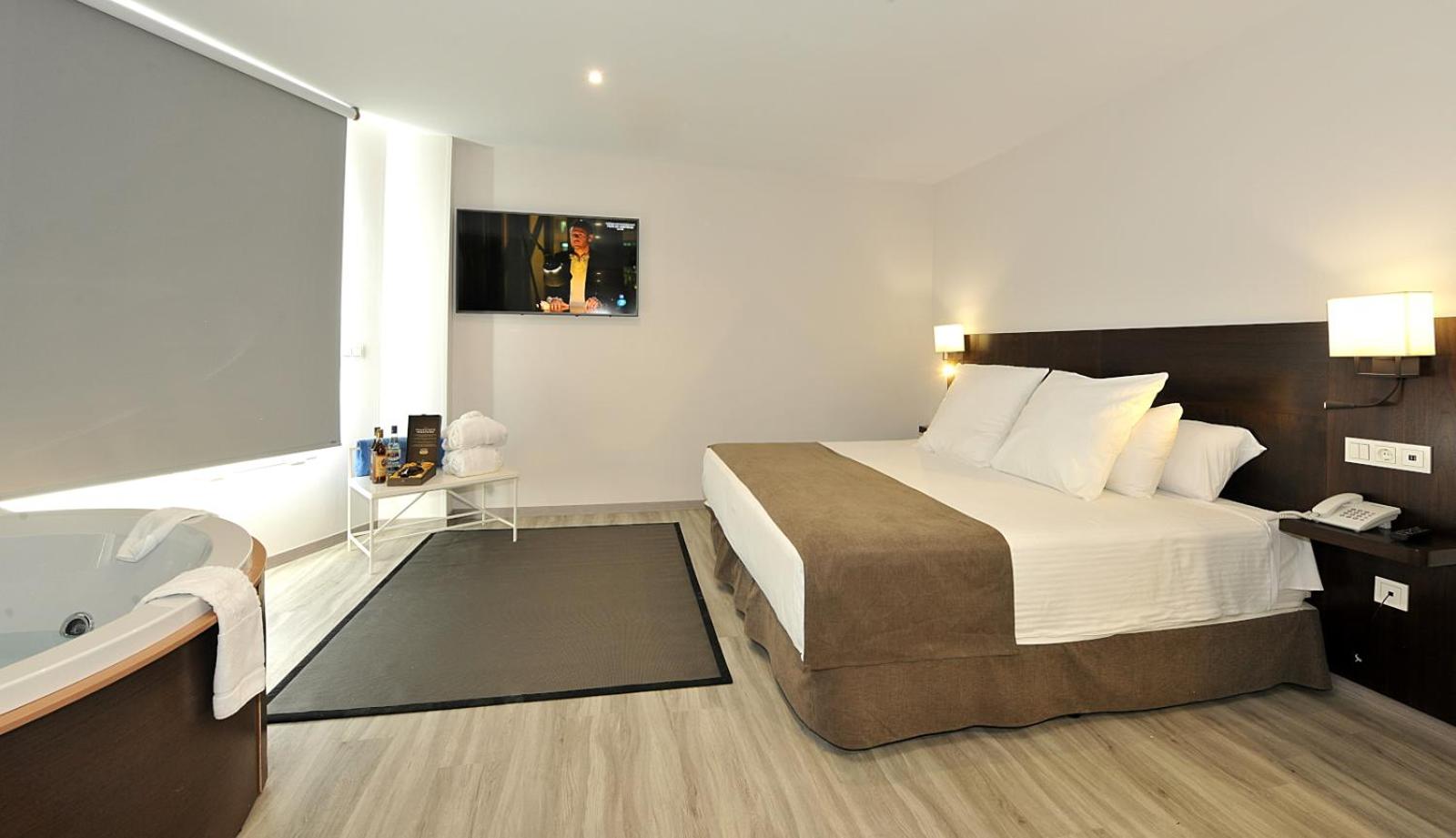 Suite - Photo 16
