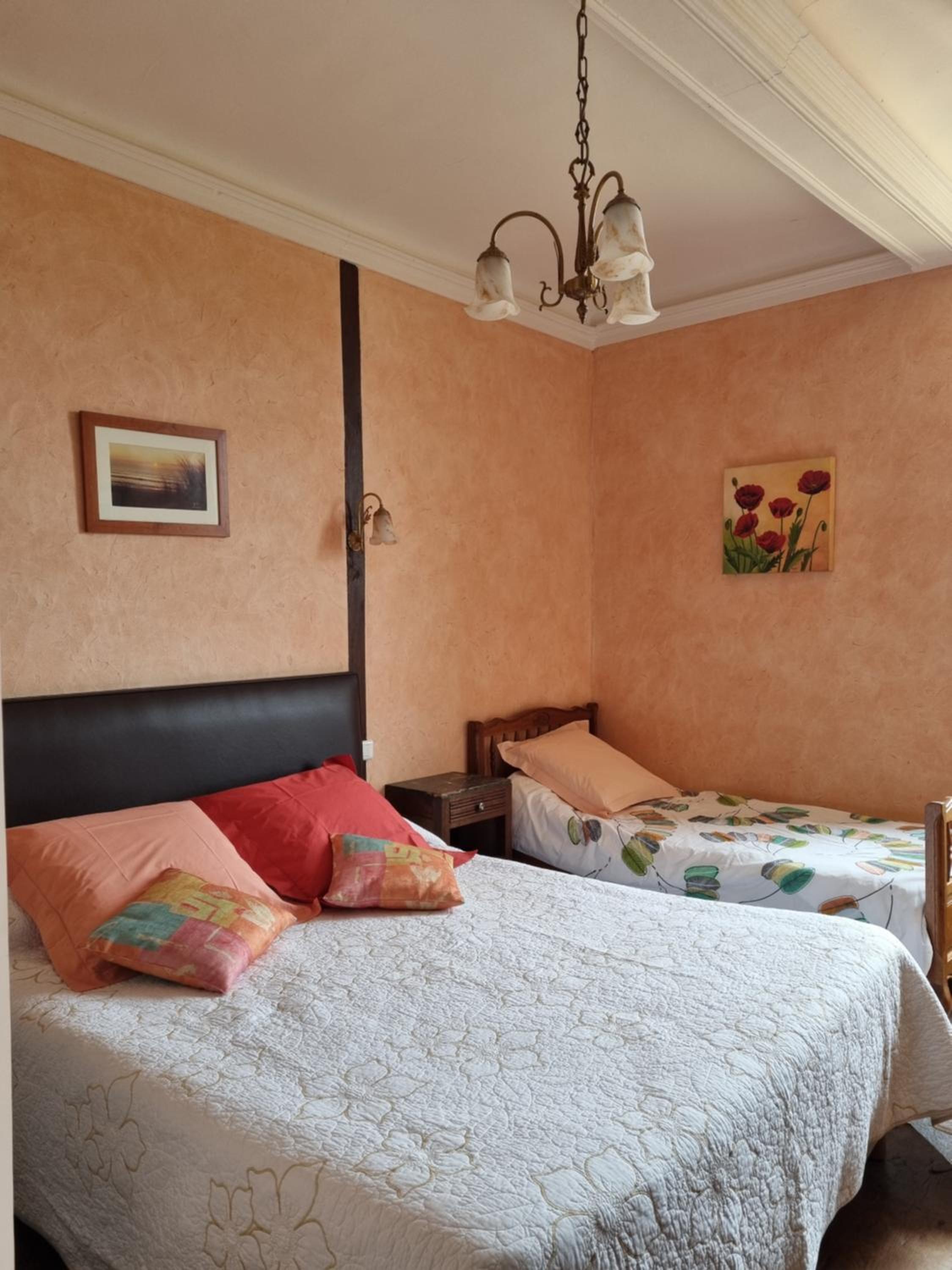 Double Room with Private Bathroom photo 2