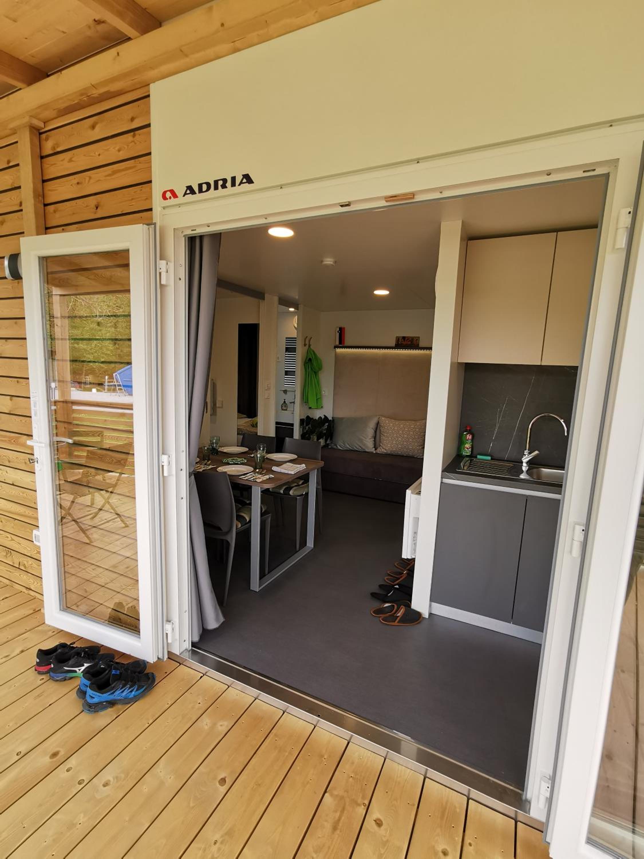 Mobile Home photo 1