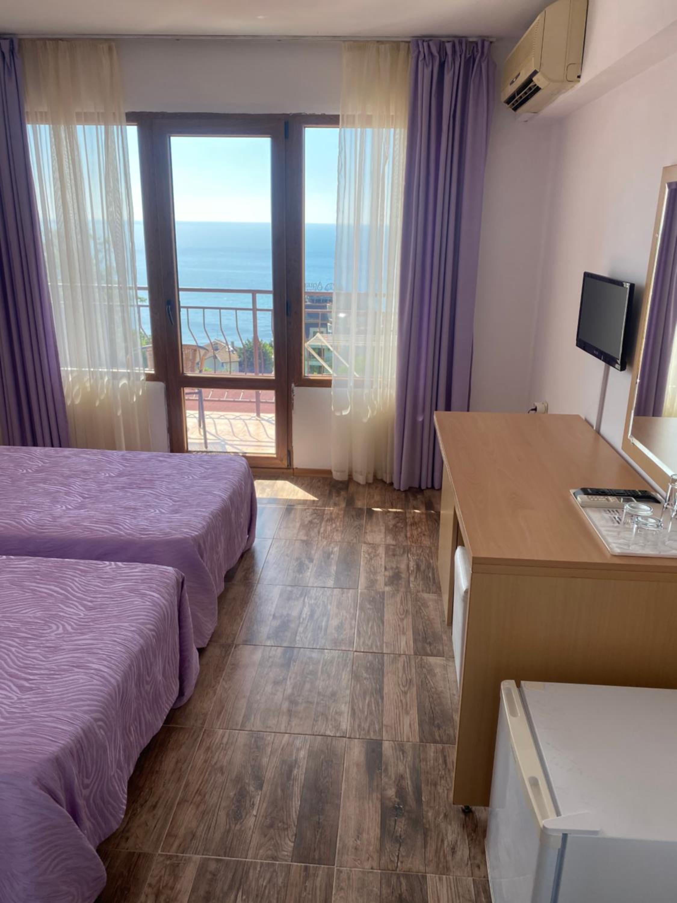 Twin Room with Balcony and Sea View photo 2