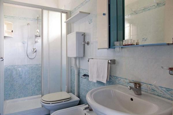 Double Room - Photo 6