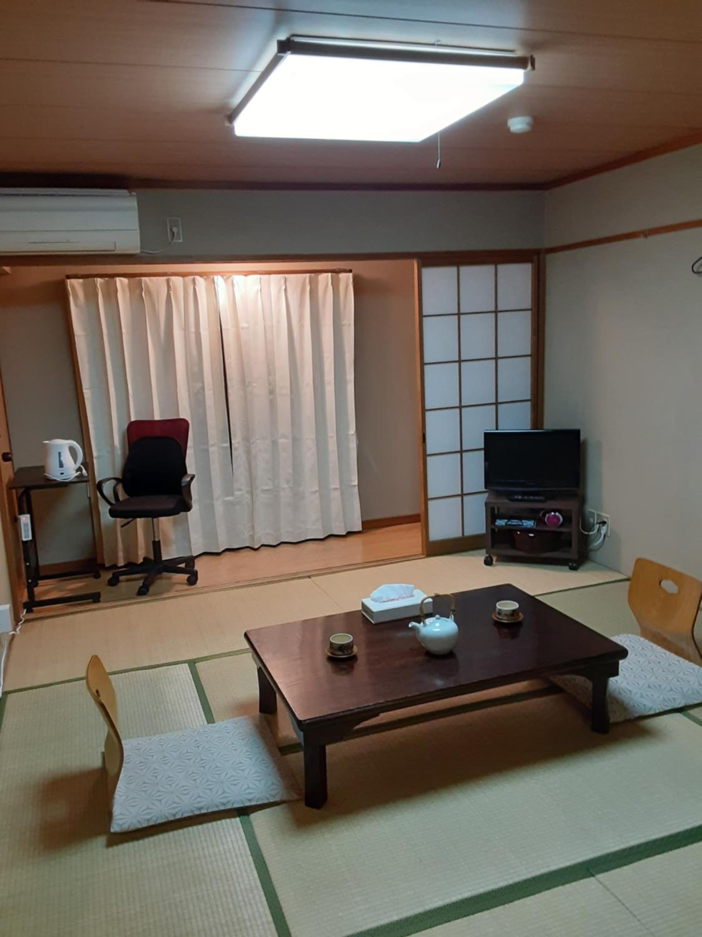 Family Room with Private Bathroom - Photo 6