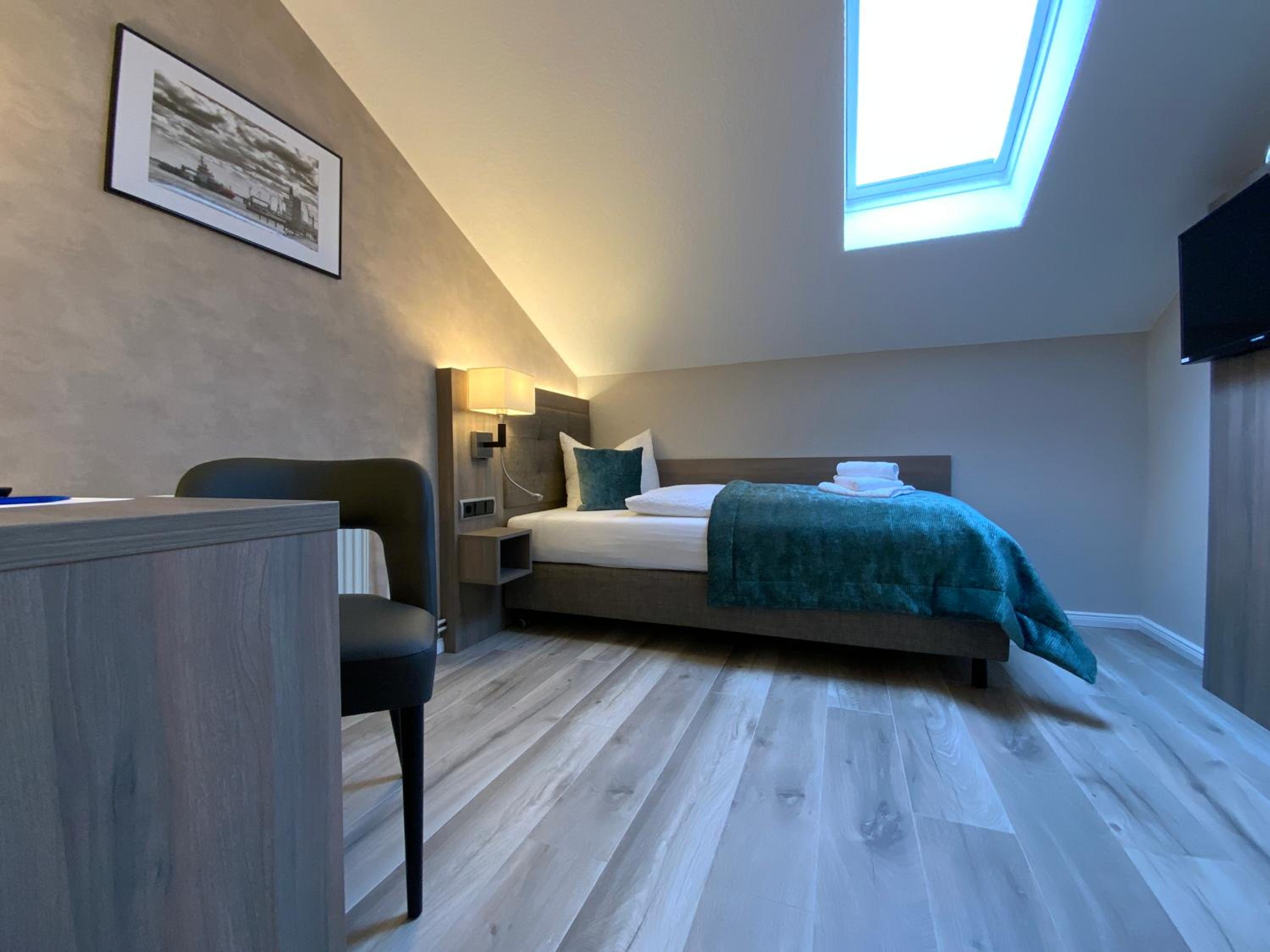 Single Room with Shared Bathroom