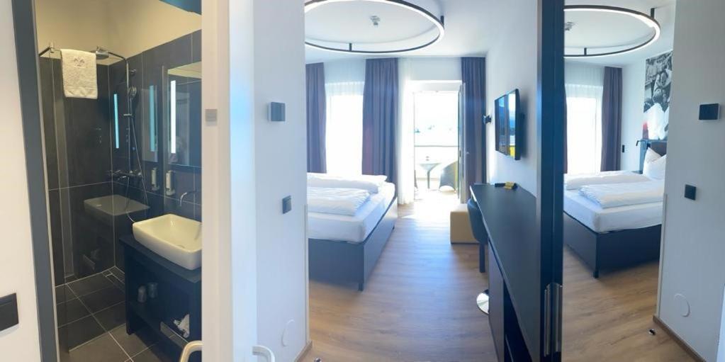 Double Room with Balcony - 8 Cylinder photo 2