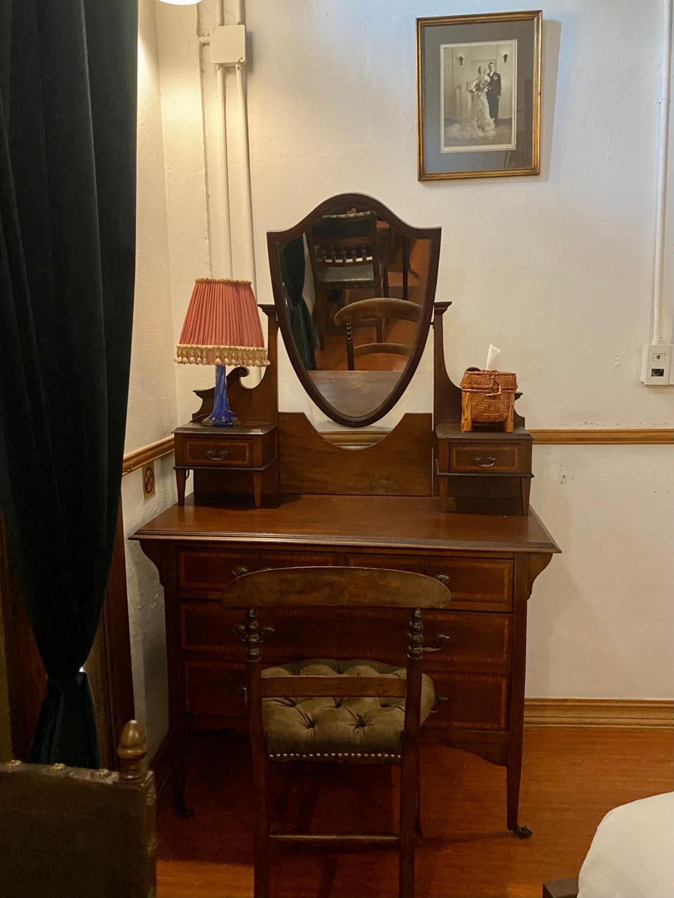 Queen Room with Private External Bathroom  photo 3