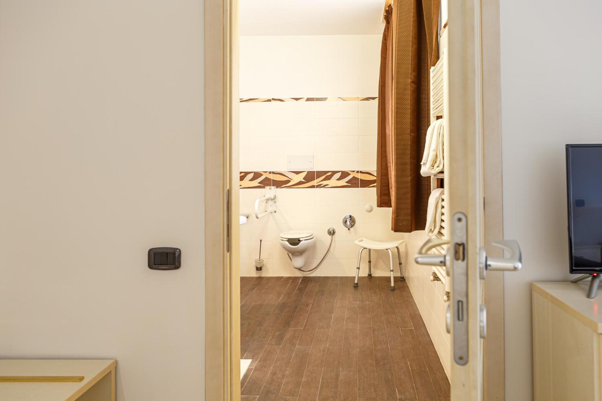 Standard Triple Room - Photo 8