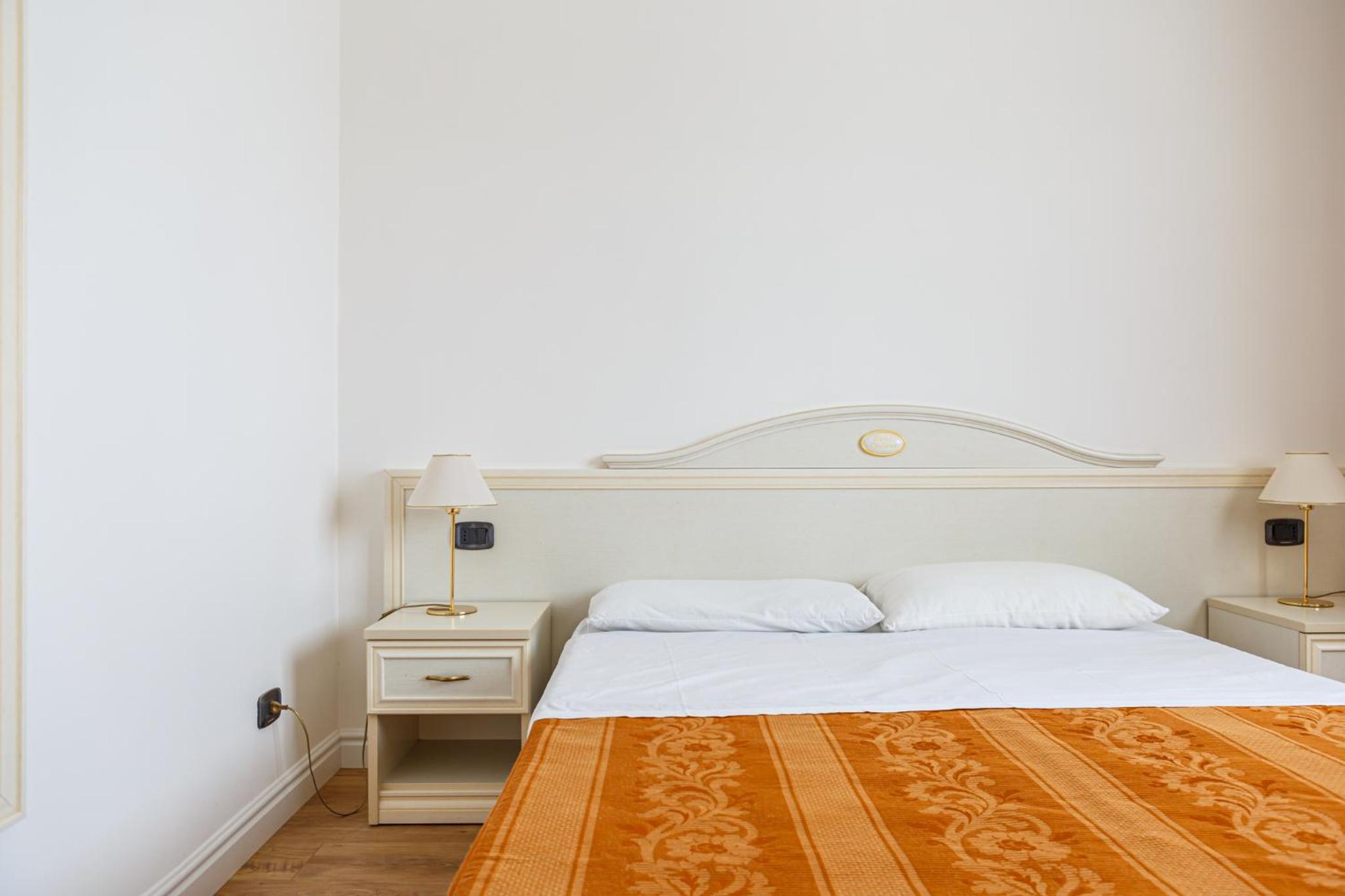Double Room - Photo 13