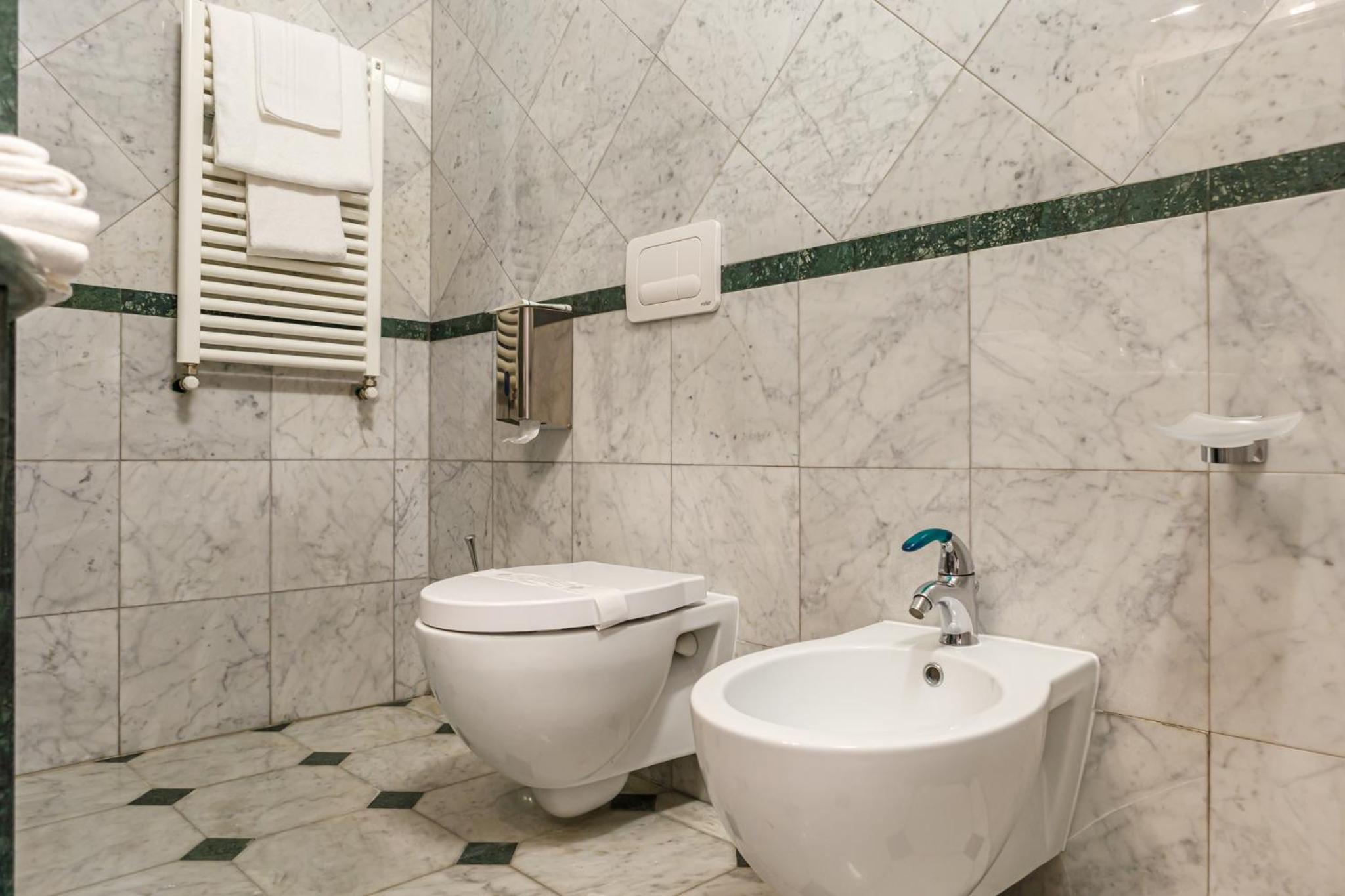 Twin Room with Shower - Photo 6
