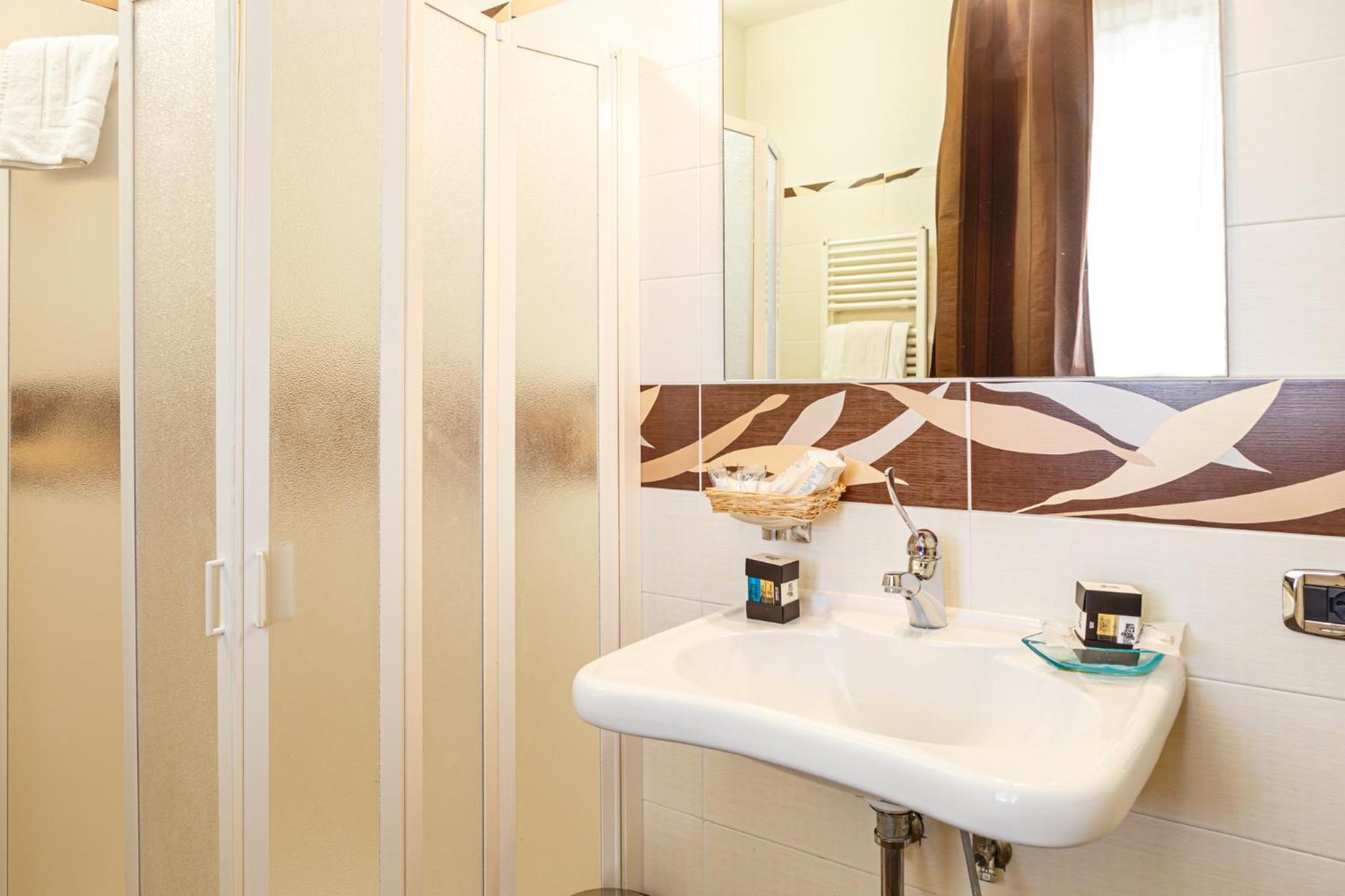 Standard Triple Room - Photo 3
