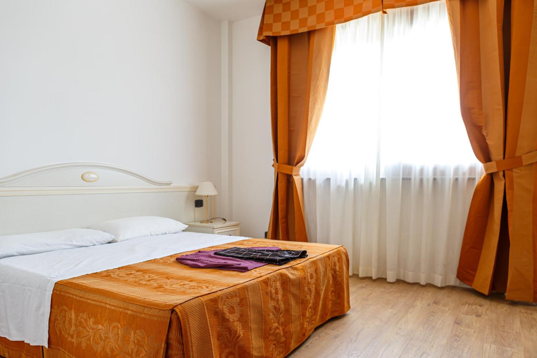 Double Room - Photo 7