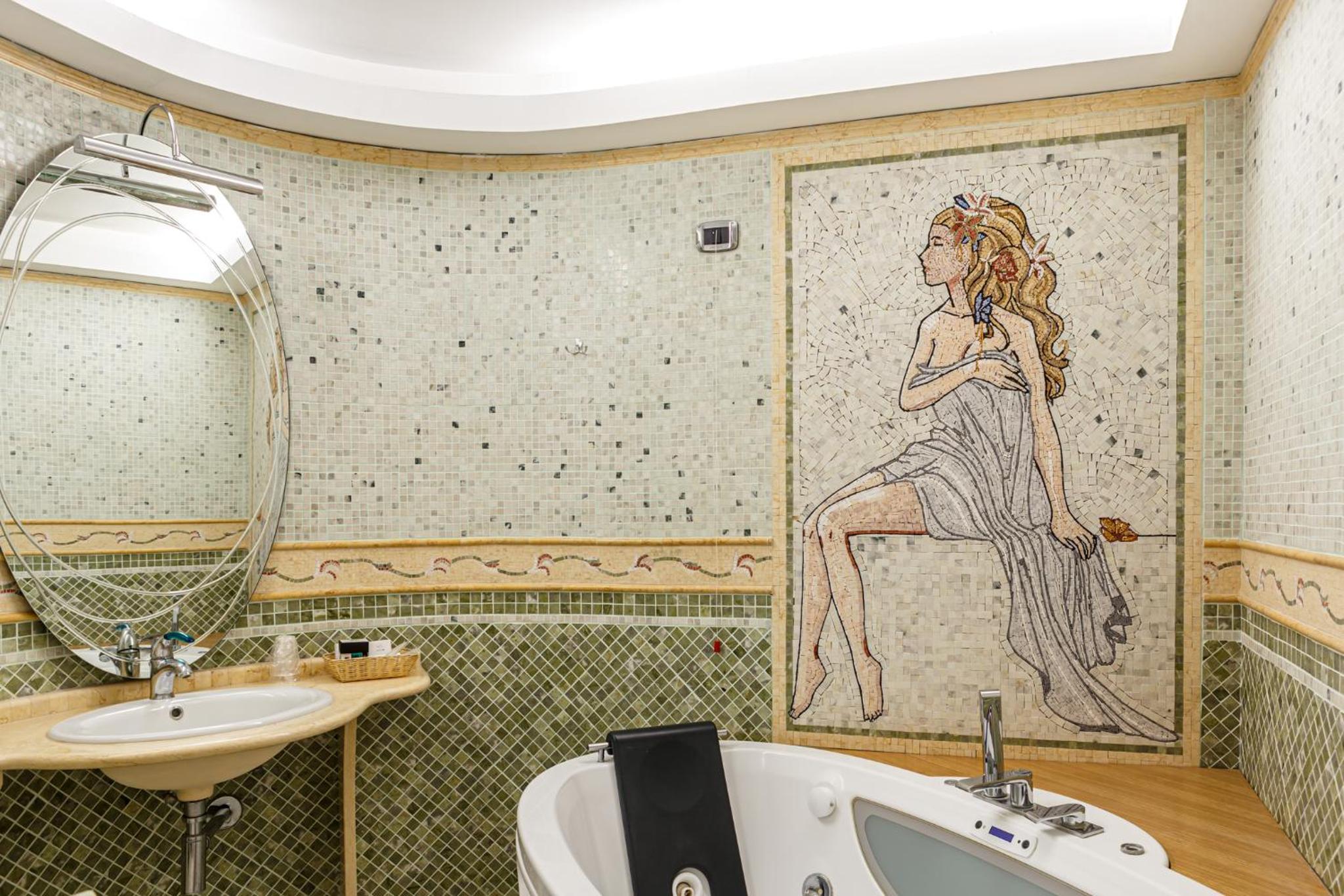 Junior Suite with Balcony - Photo 11