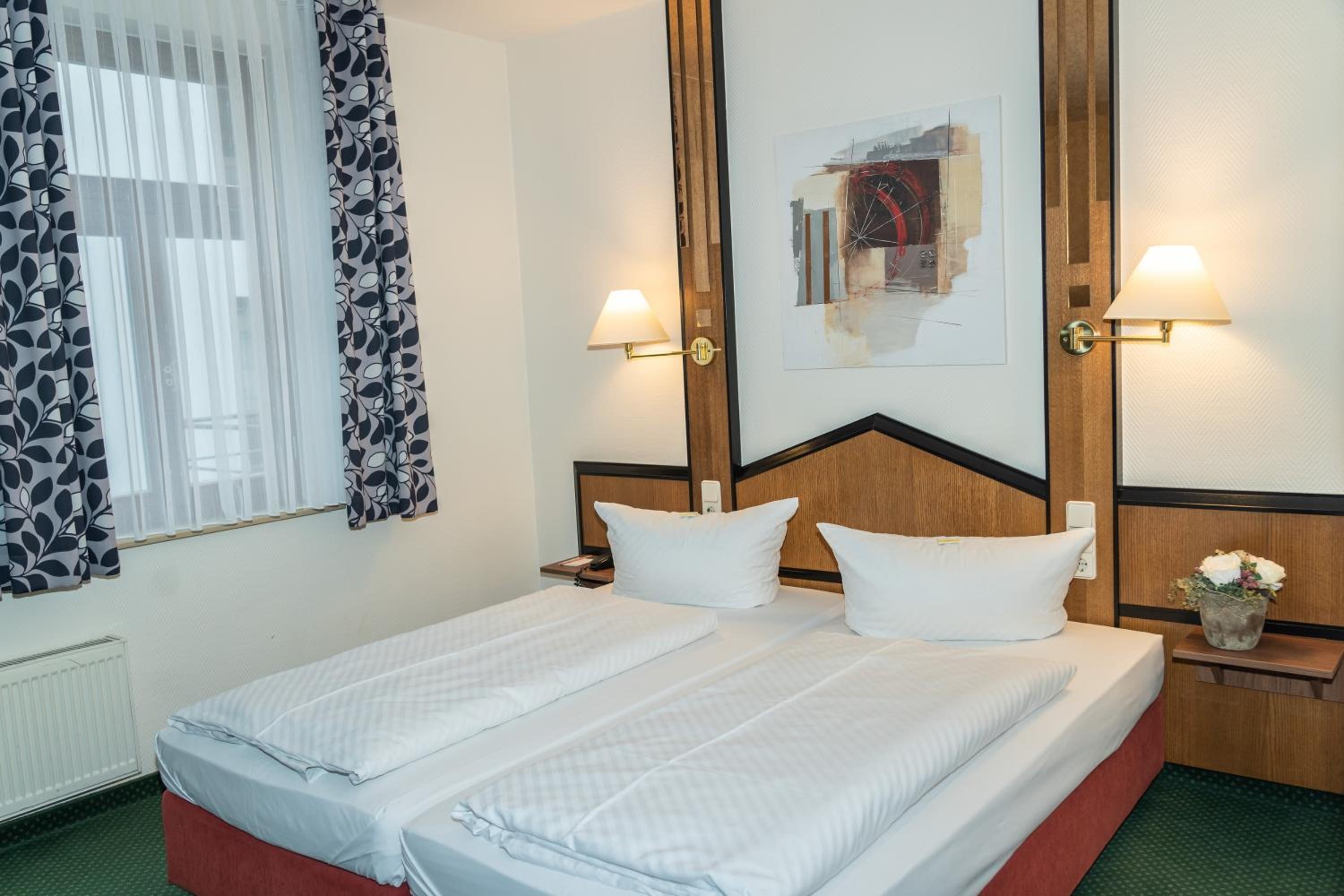 Standard Double Room - Photo 3