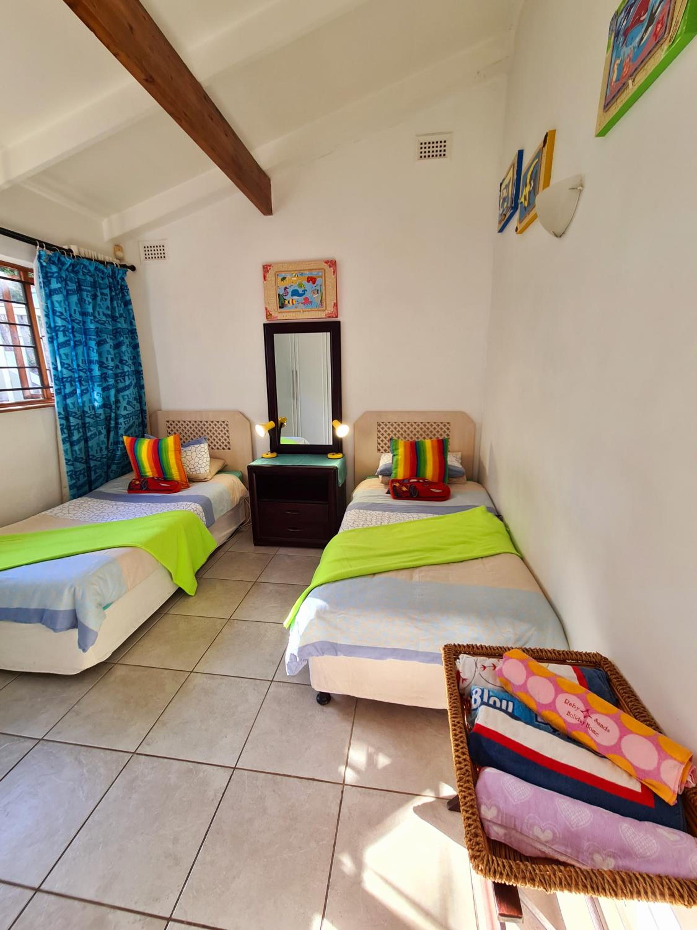 Three-Bedroom House photo 3