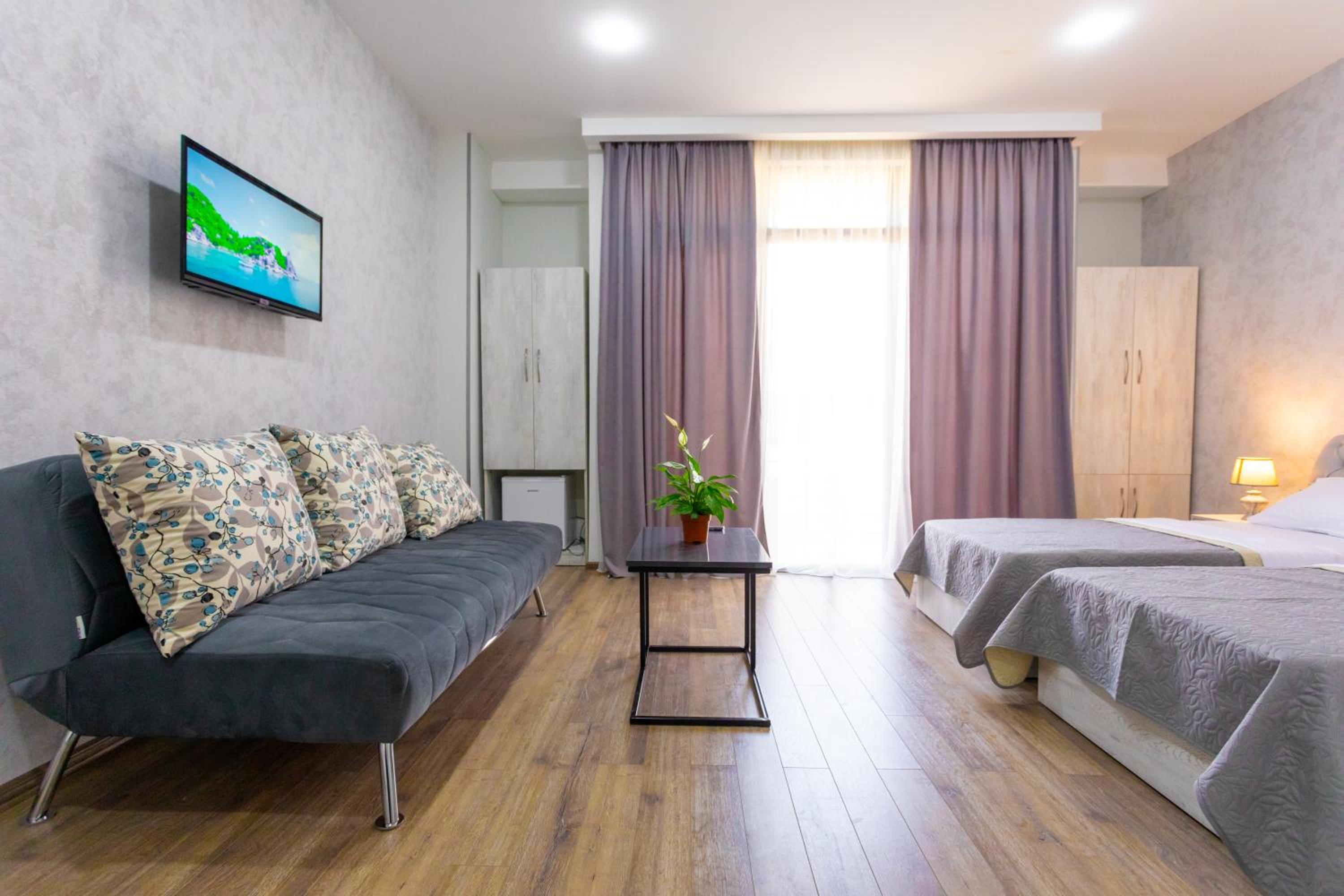 Deluxe Room (1 Adult + 1 Child)