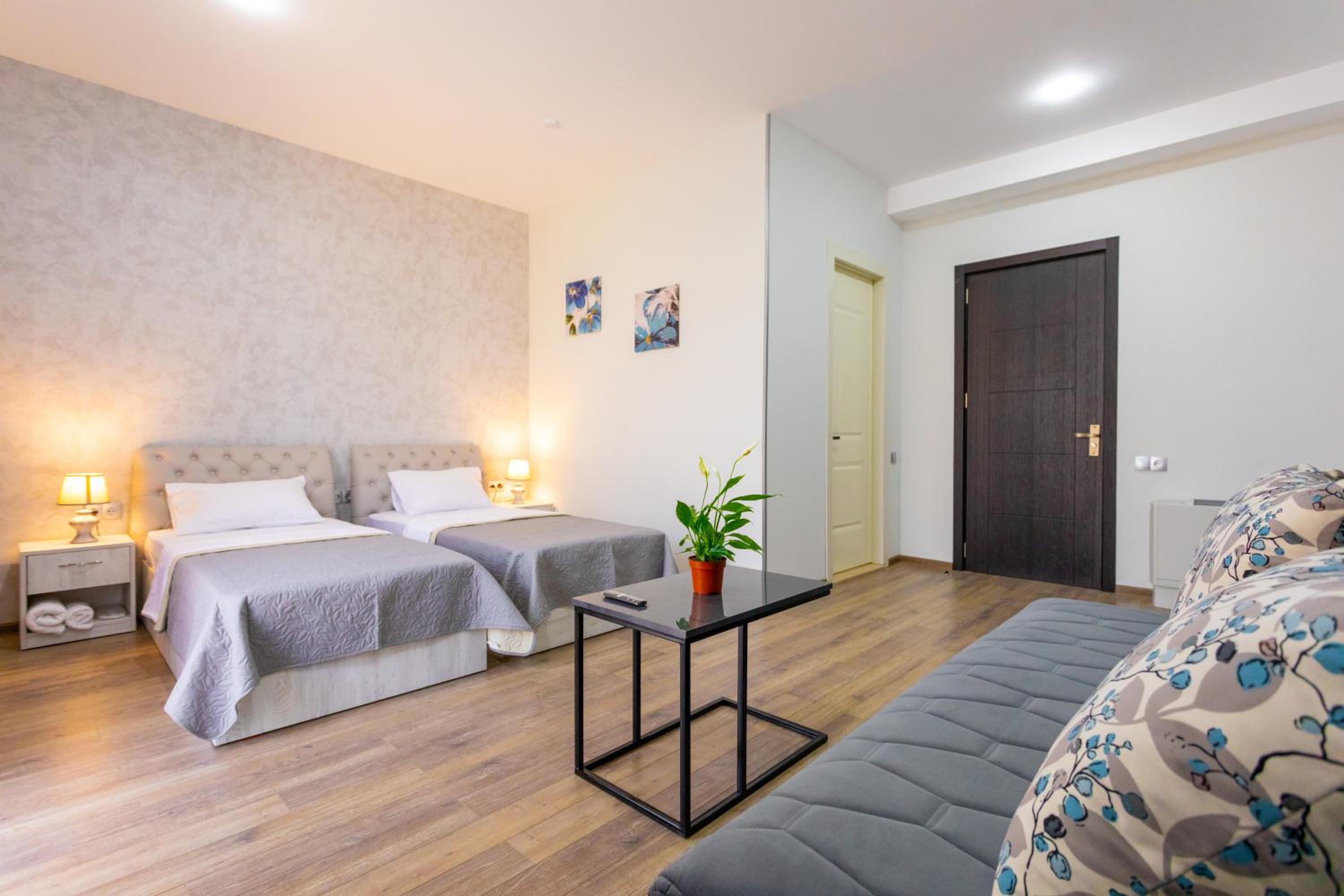 Deluxe Room (1 Adult + 1 Child)
