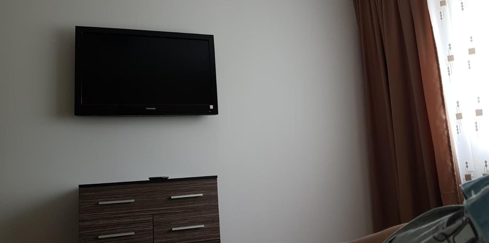 One-Bedroom Apartment - Photo 6