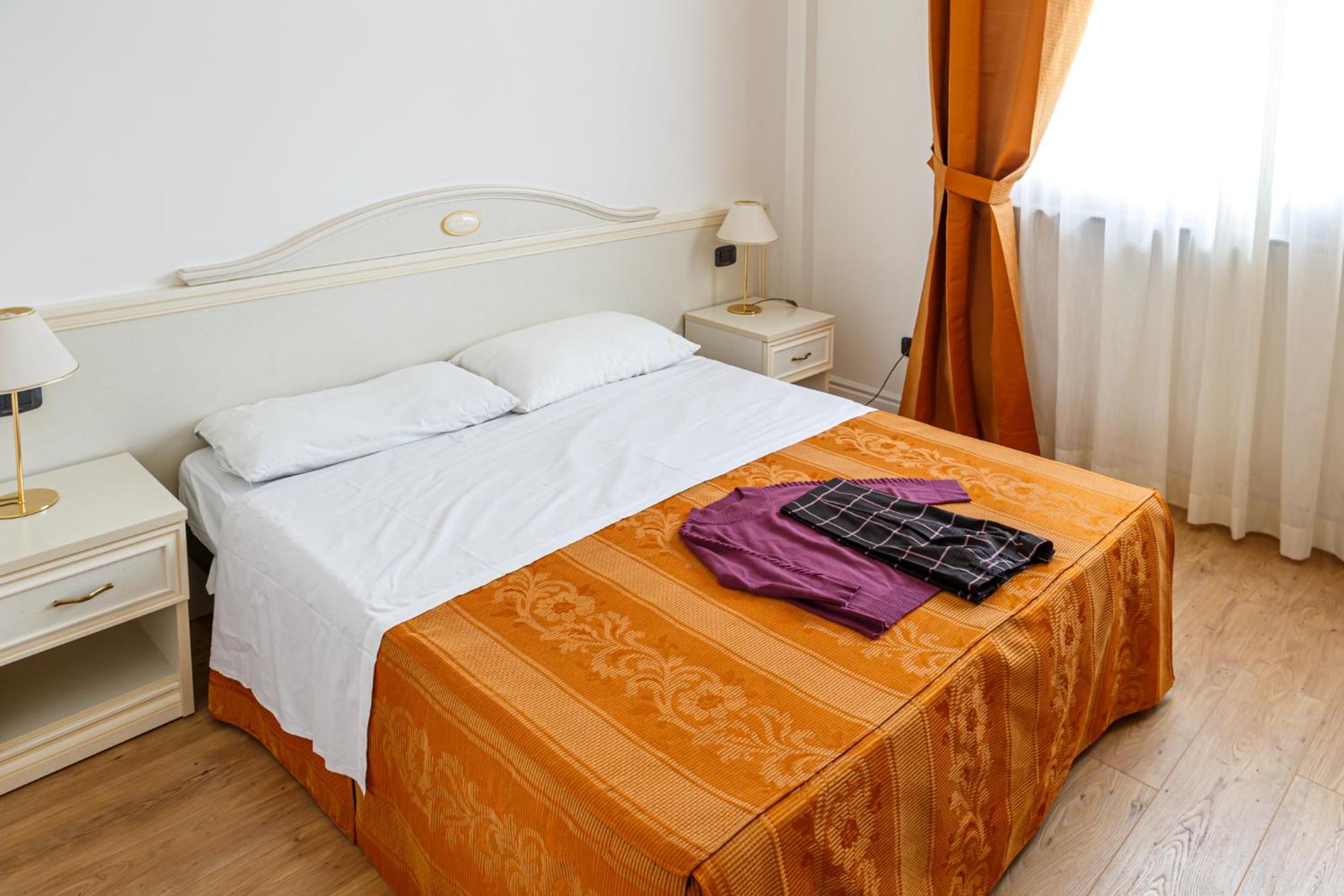 Double Room - Photo 3