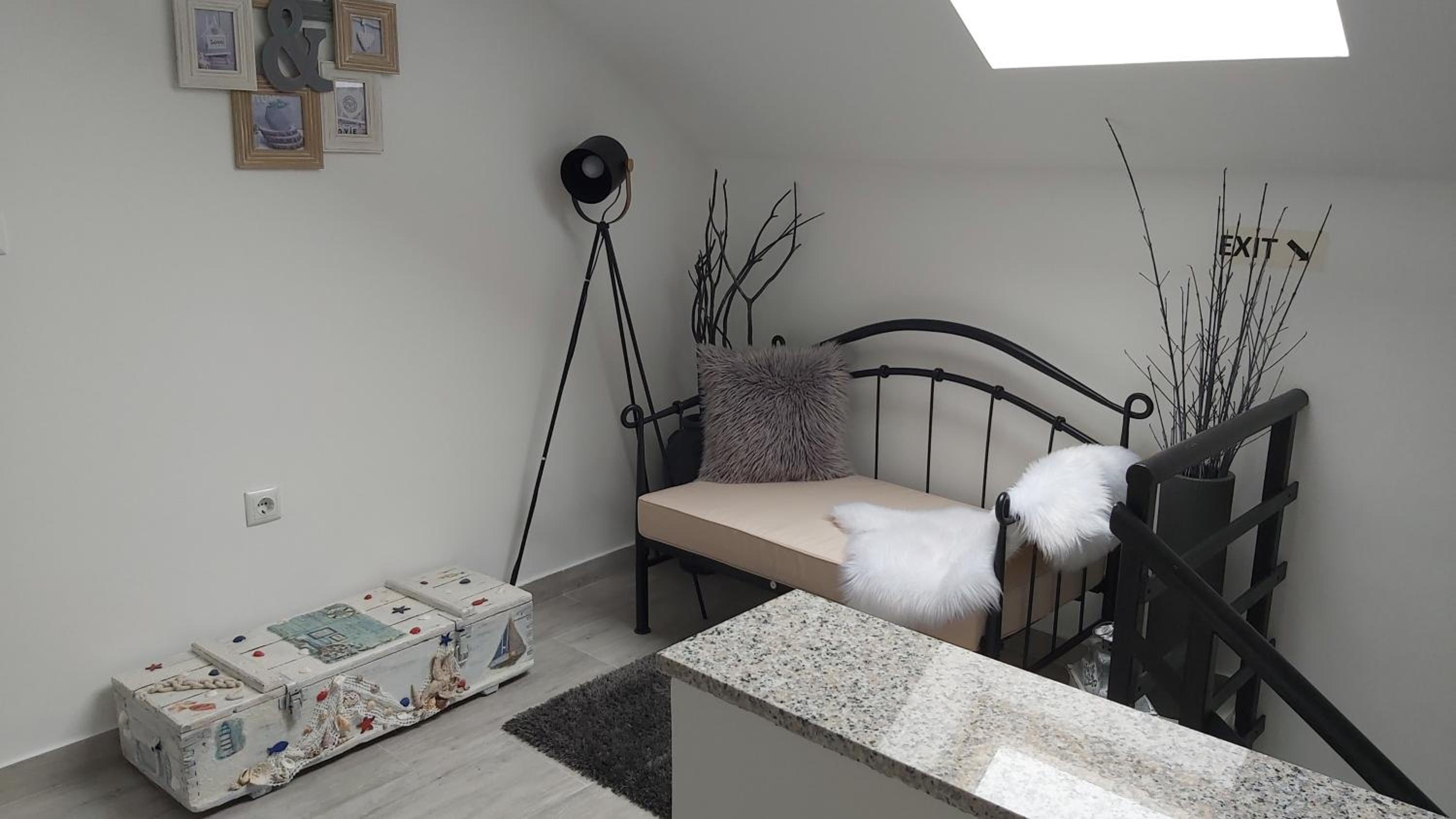 Studio Apartment - Photo 27
