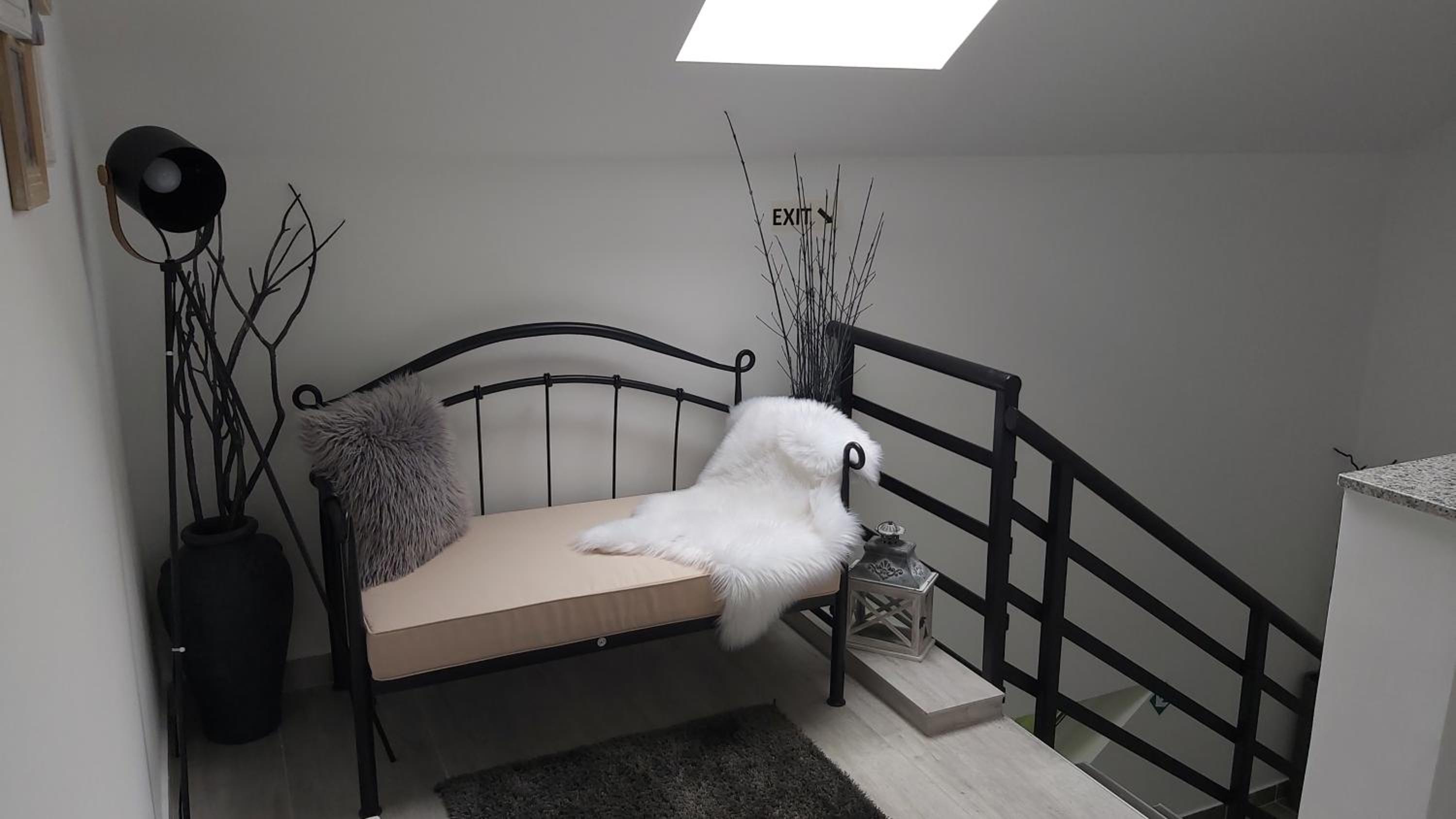 Studio Apartment - Photo 28