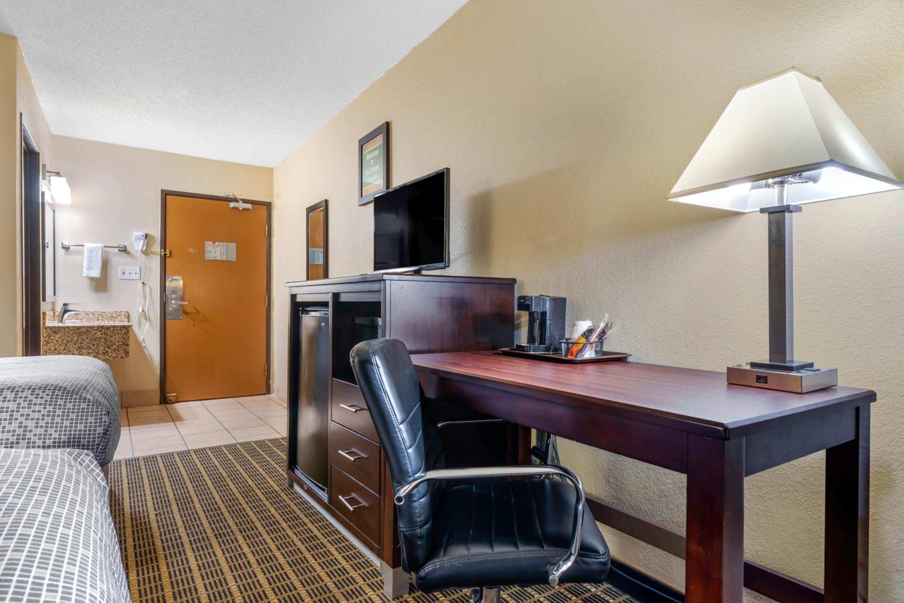 Double Room with Two Double Beds - Non-Smoking - Photo 2