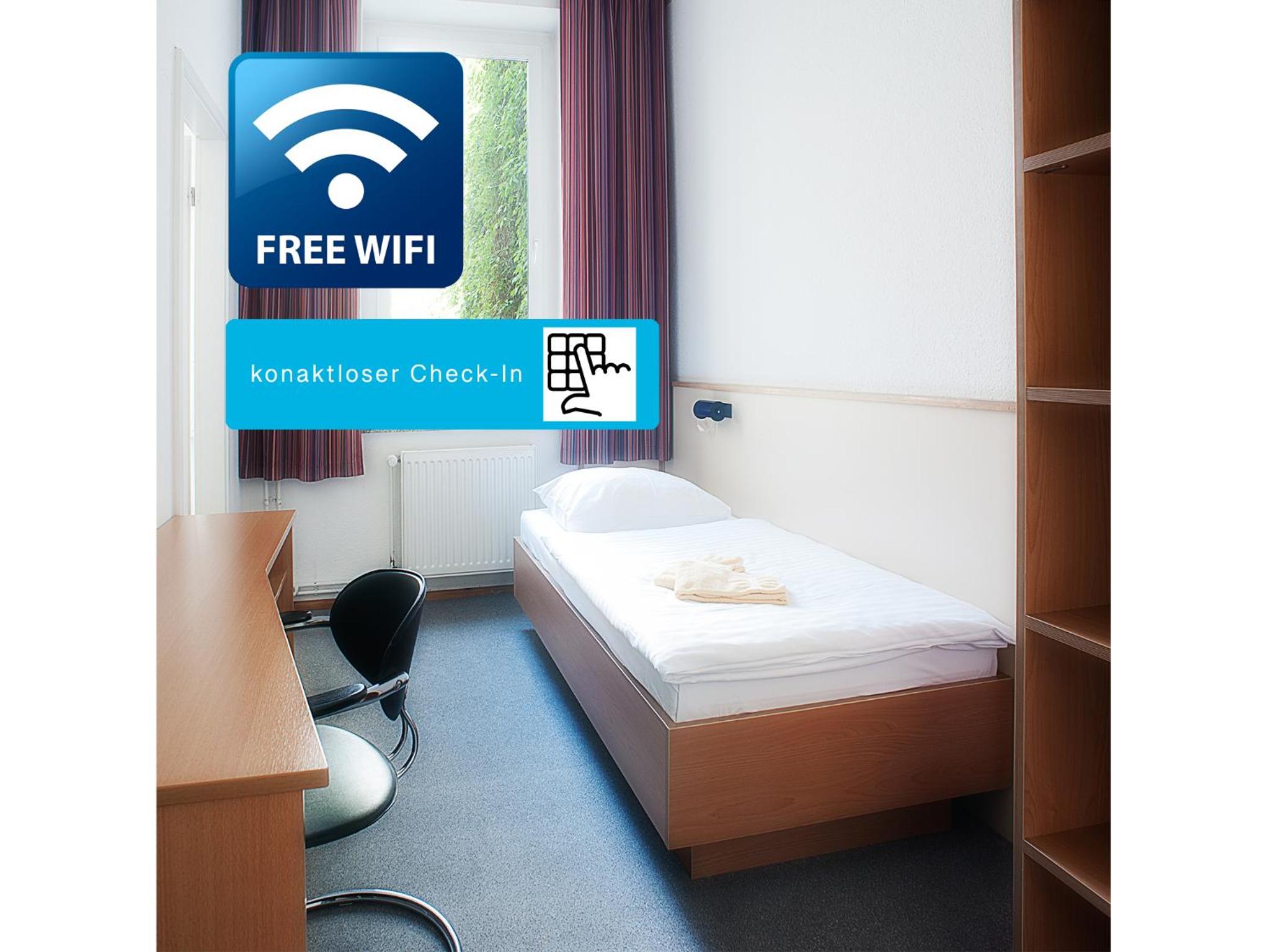 Single Room with Bathroom photo 1