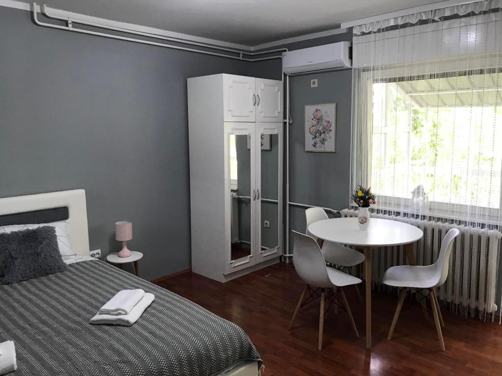 One-Bedroom Apartment photo 3