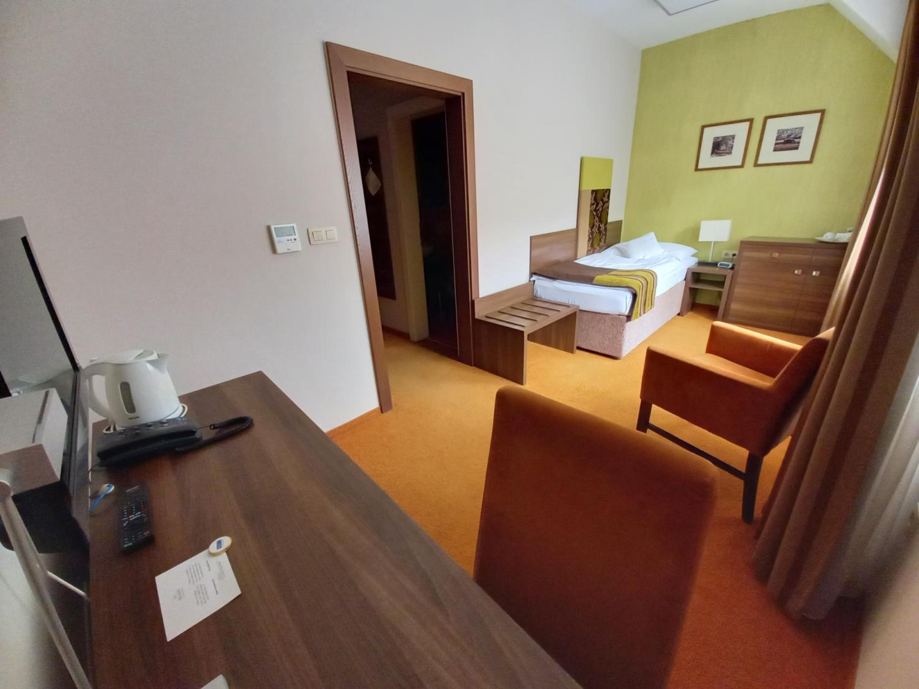 Single Room photo 3