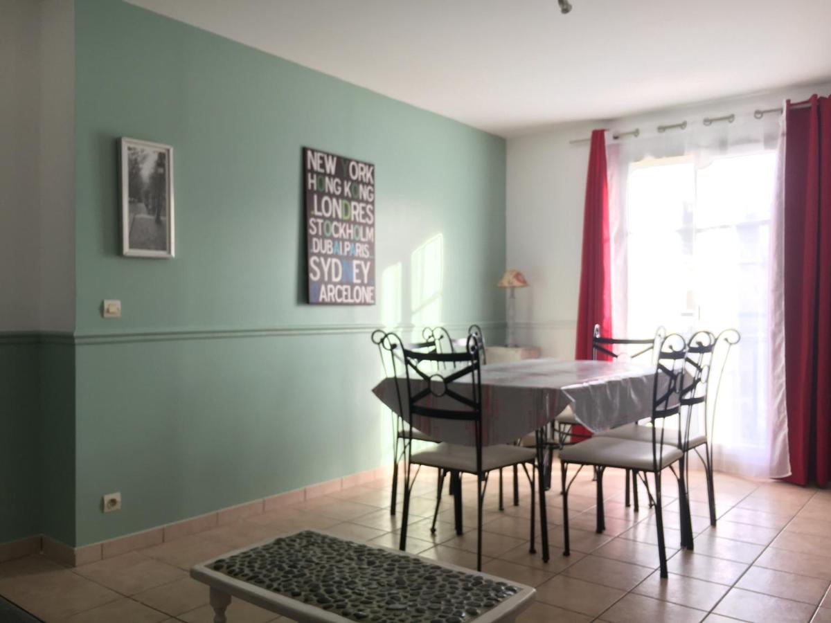 Apartment with Balcony photo 2