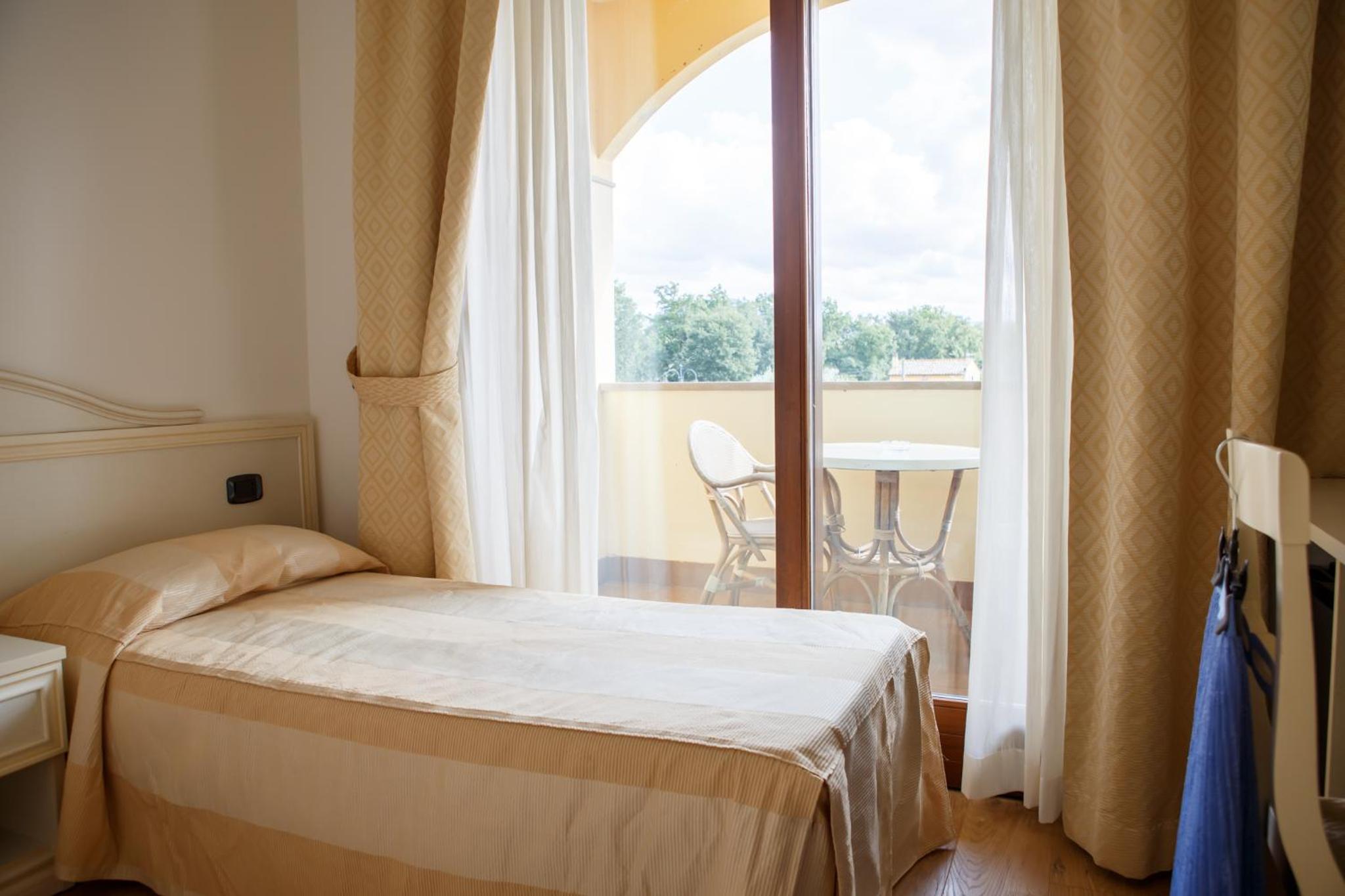 Twin Room with Shower - Photo 1