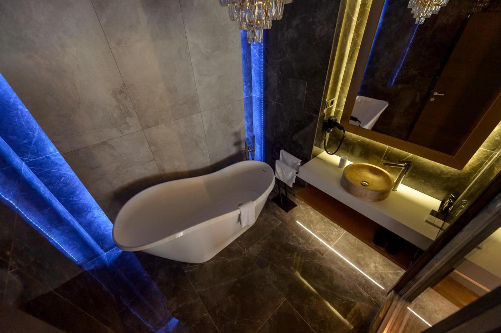 Royal Junior Suite - Photo 6