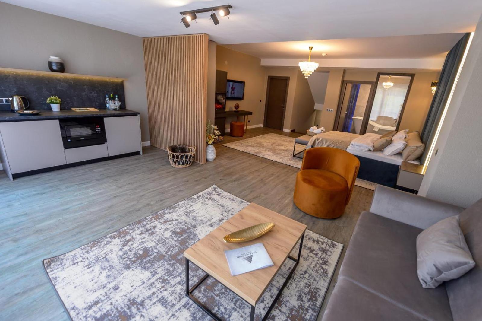 Royal Junior Suite - Photo 2
