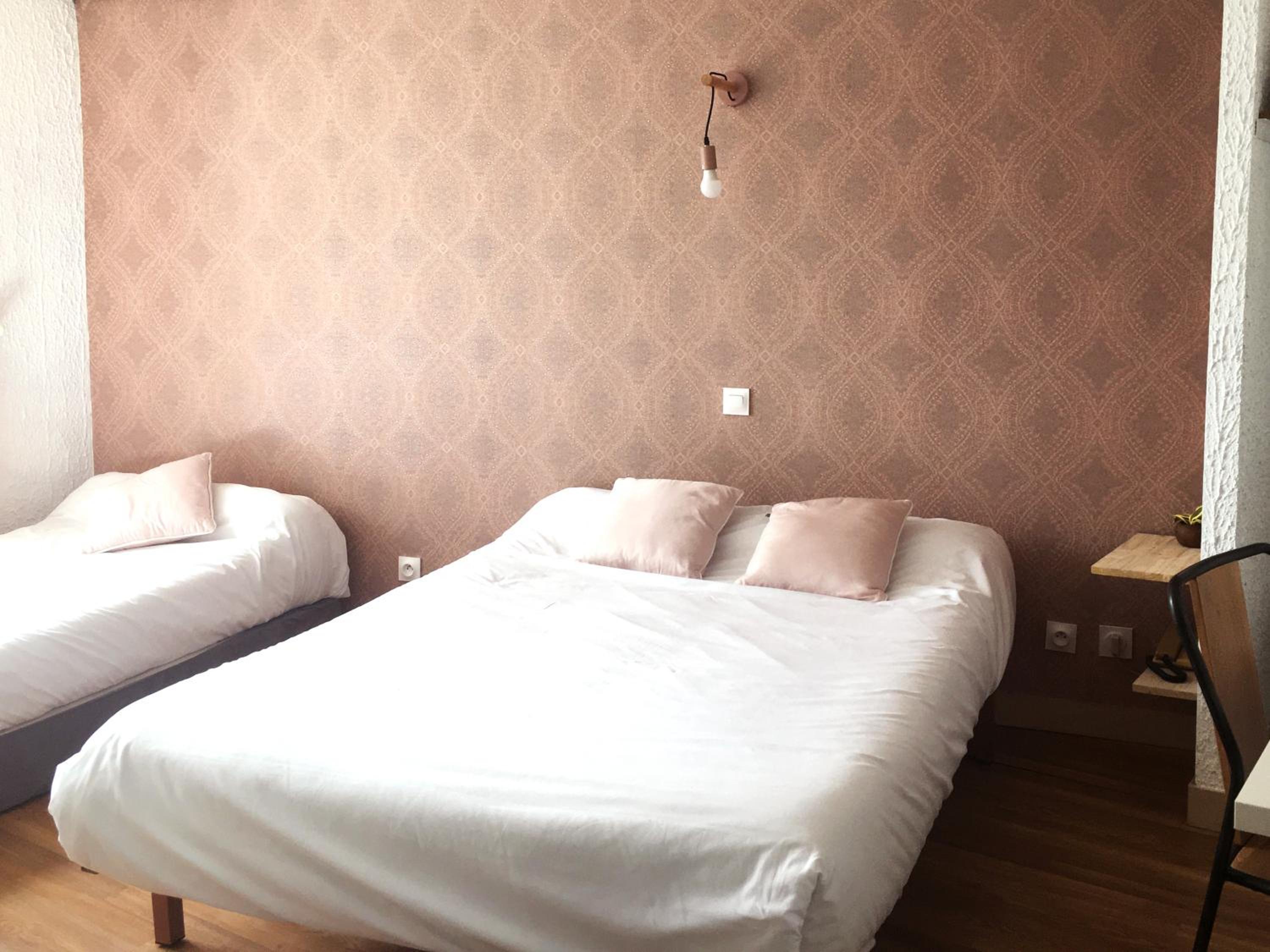 Triple Room with Private Bathroom - Photo 4